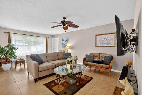 Photo of 242 High Point Court W #B, Delray Beach, FL 33445 (MLS # RX-11125088)