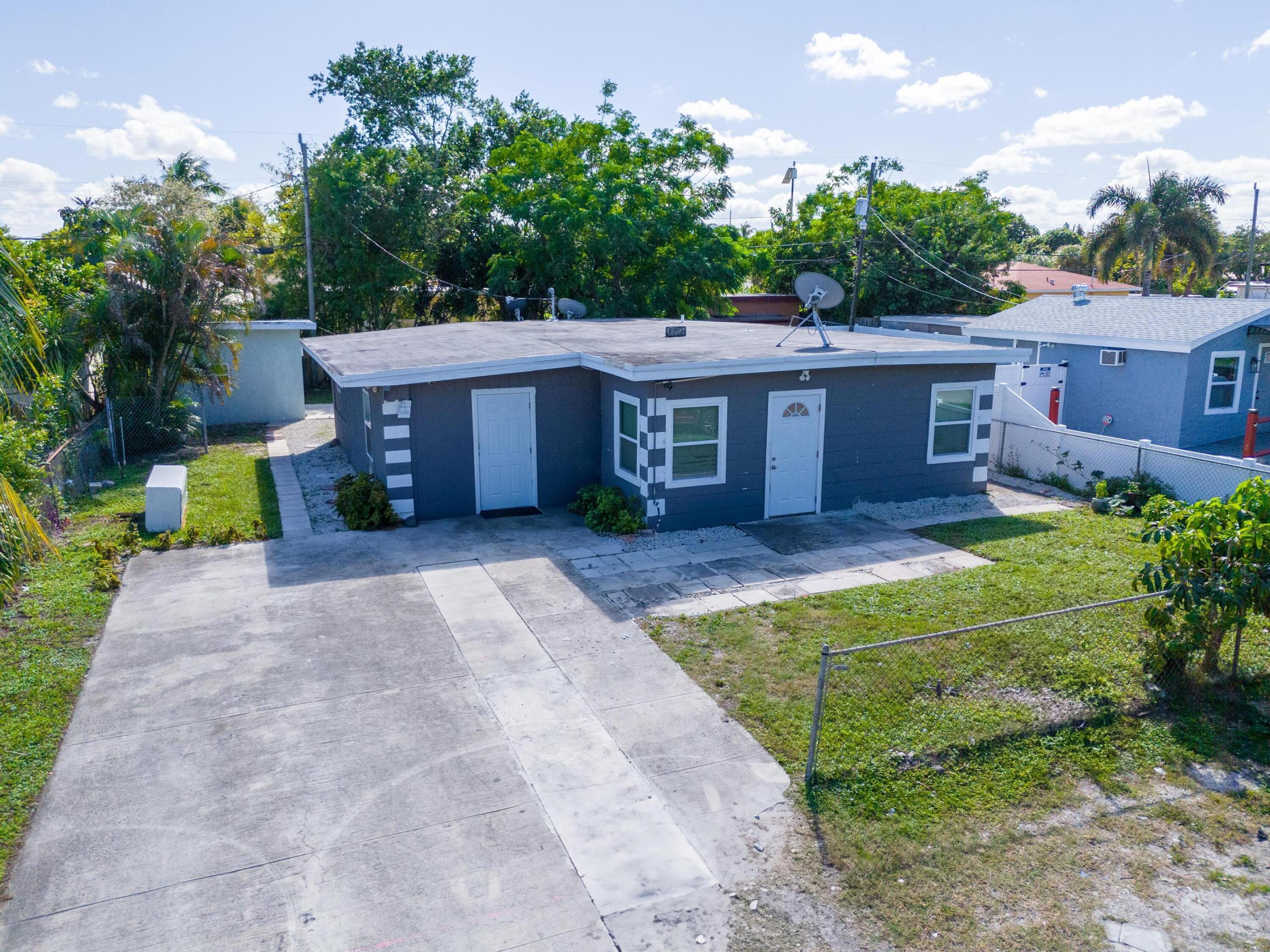 1064 Highview Road, Lake Worth, Palm Beach County, Florida - 3 Bedrooms  
2 Bathrooms - 