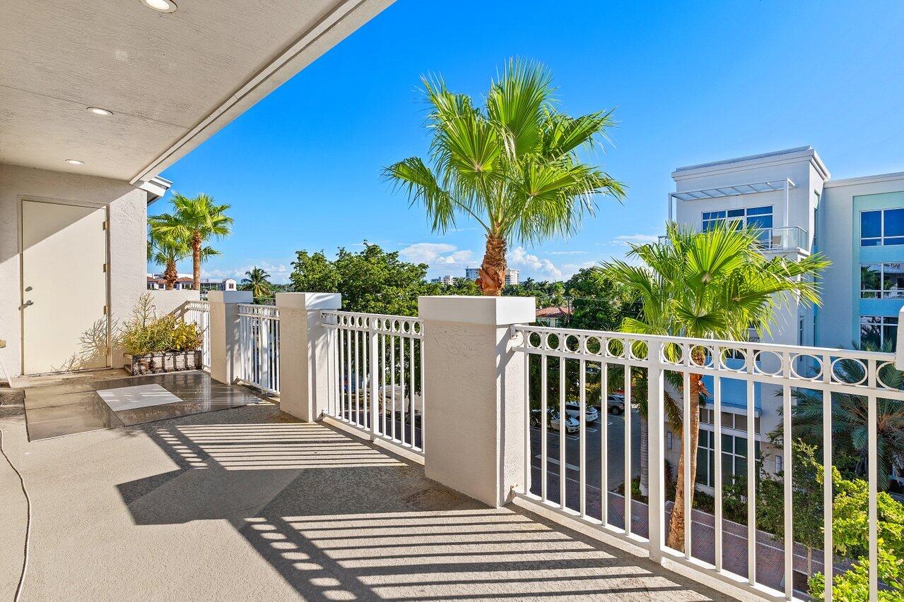 Property for Sale at 122 Se 6th Avenue 5, Delray Beach, Palm Beach County, Florida - Bedrooms: 3 
Bathrooms: 3.5  - $1,425,000