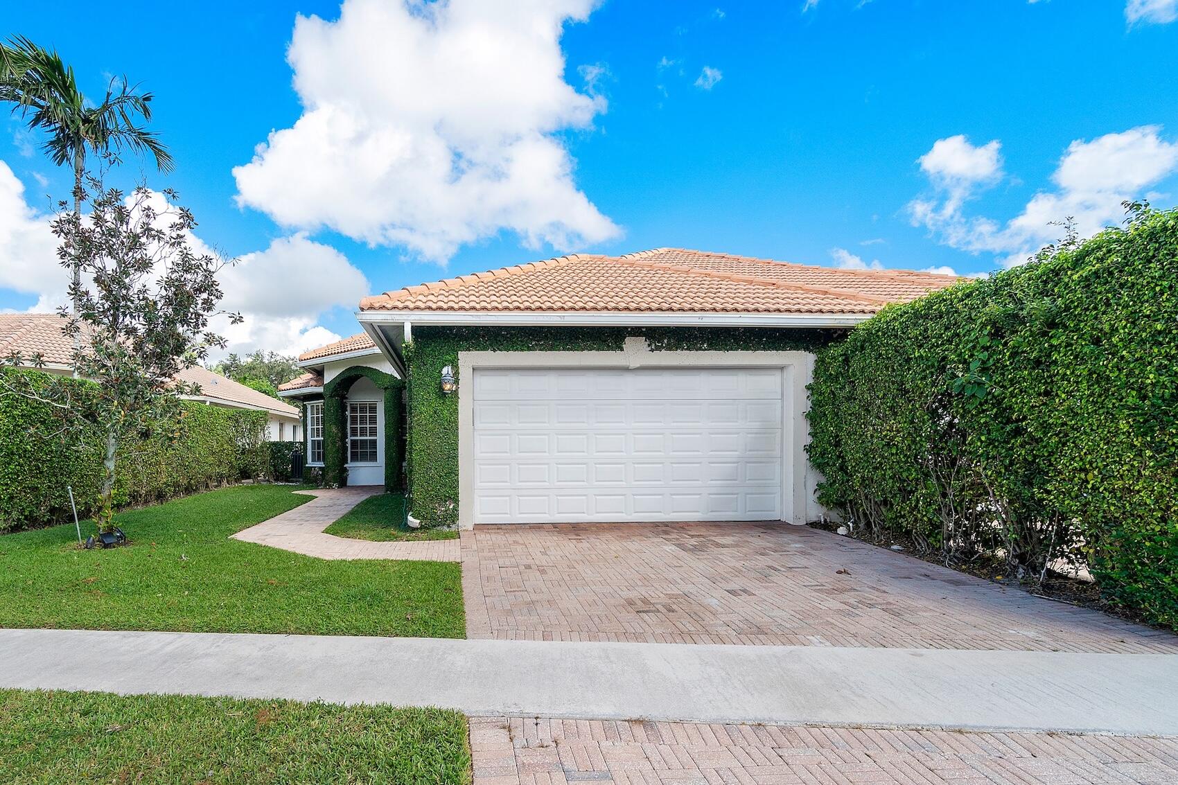 2920 Twin Oaks Way, Wellington, Palm Beach County, Florida - 3 Bedrooms  
3 Bathrooms - 