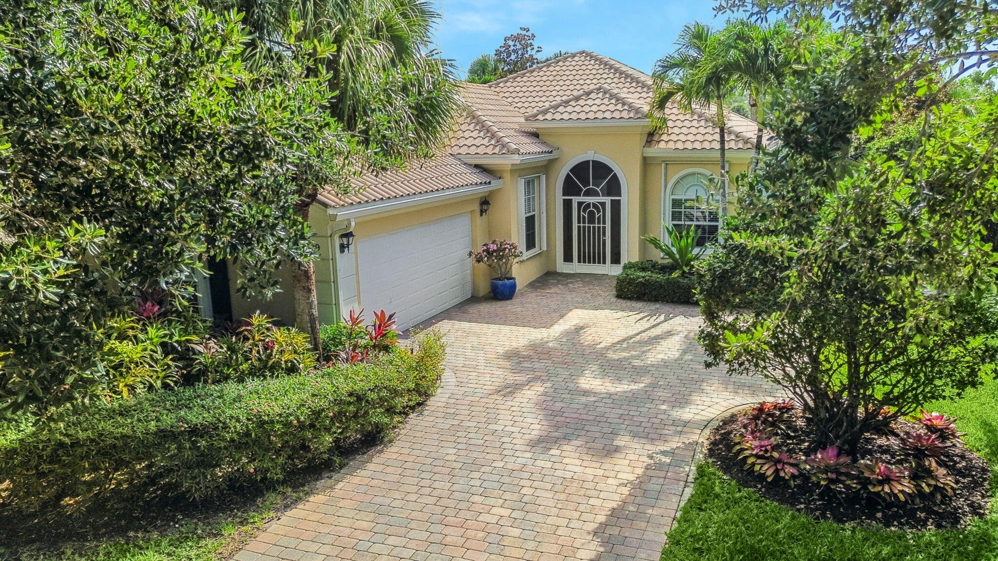 5129 Magnolia Bay Circle, Palm Beach Gardens, Palm Beach County, Florida - 3 Bedrooms  
2 Bathrooms - 