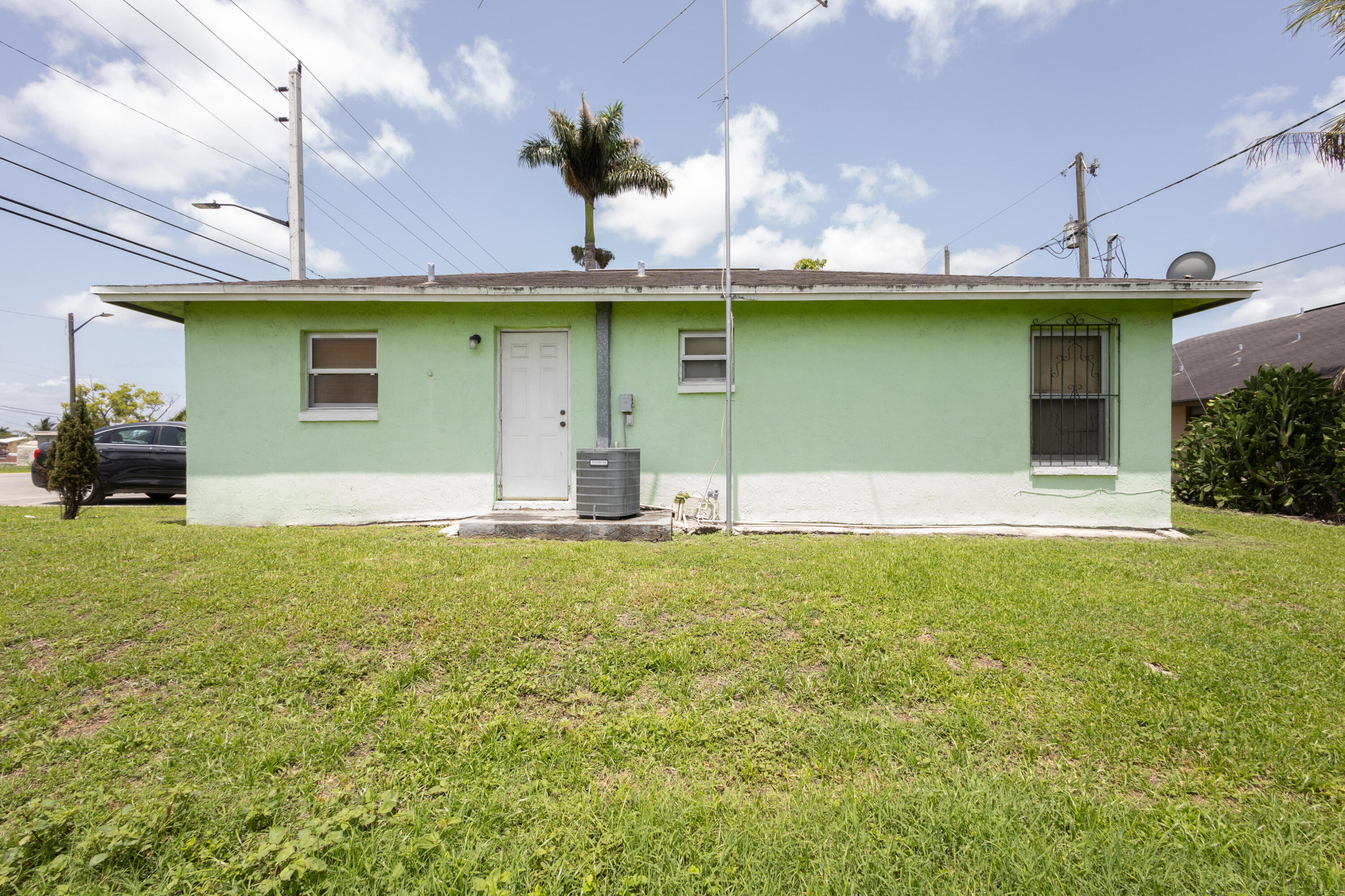 Property for Sale at 825 Dr Martin Luther King Jr Boulevard, Belle Glade, Palm Beach County, Florida - Bedrooms: 2 
Bathrooms: 1  - $125,000