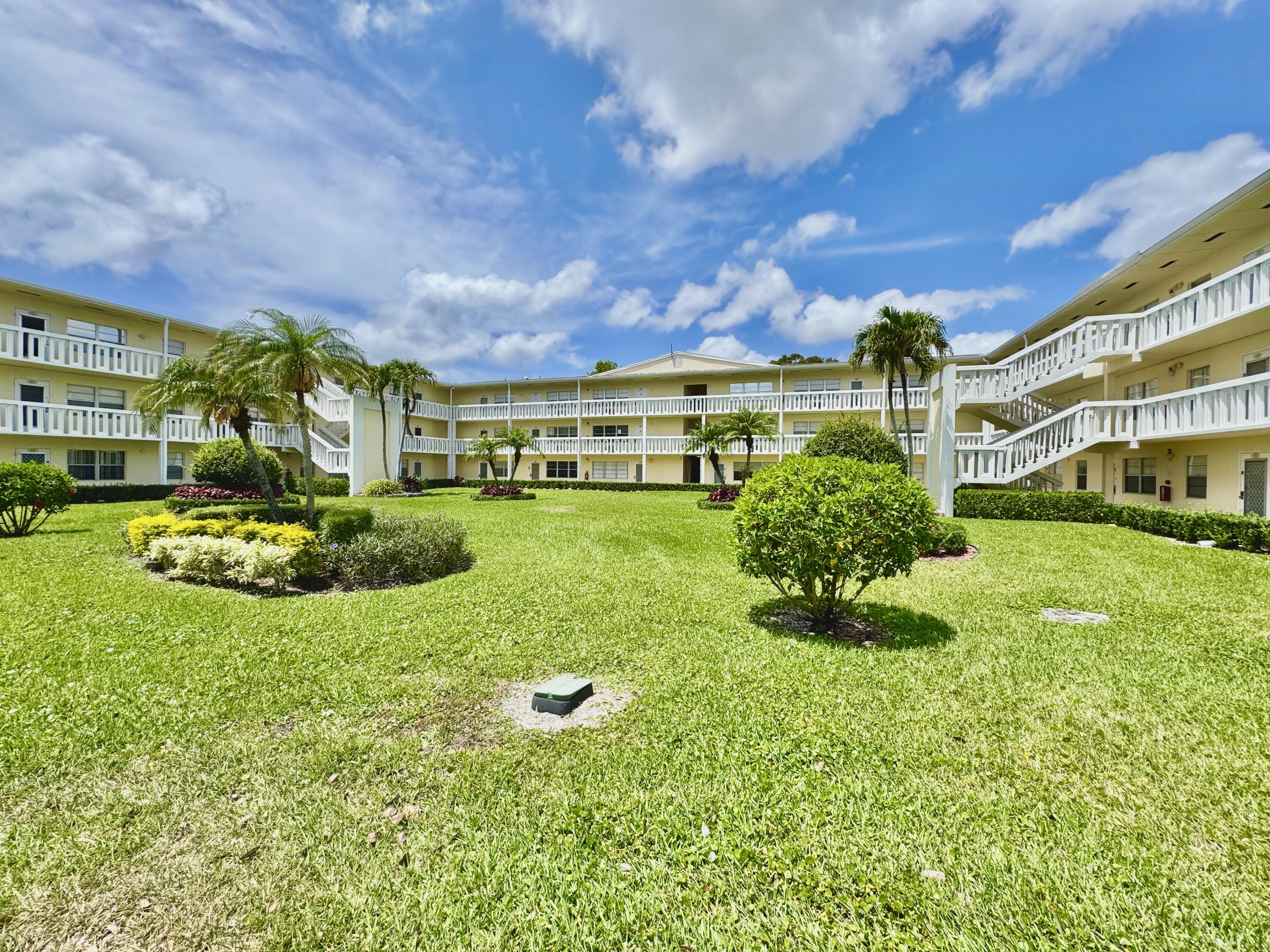 82 Dorset B, Boca Raton, Palm Beach County, Florida - 2 Bedrooms  
1.5 Bathrooms - 
