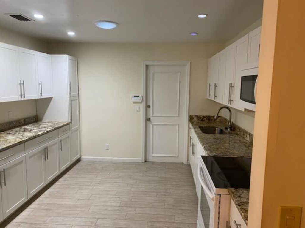 Photo of 79 Ironwood Way N, Palm Beach Gardens, FL 33418 (MLS # RX-10835996)