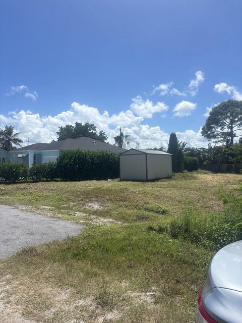 Photo of 5703 SE Pine Drive, Stuart, FL 34997 (MLS # RX-11126842)