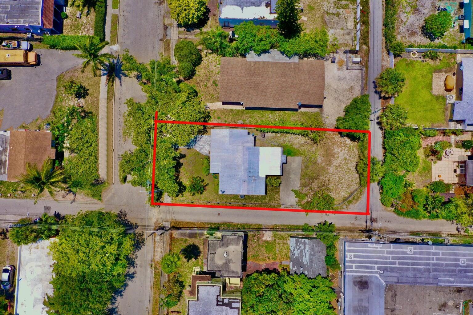 611 35th Street, West Palm Beach, Palm Beach County, Florida - 3 Bedrooms  
1 Bathrooms - 