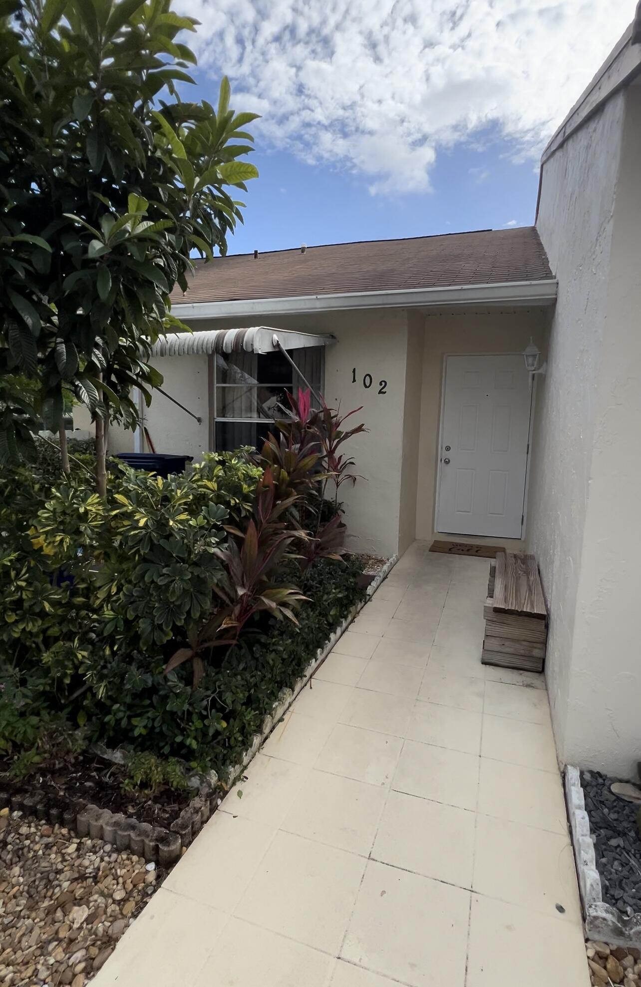 102 Pinewood Court, Jupiter, Palm Beach County, Florida - 2 Bedrooms  
2 Bathrooms - 