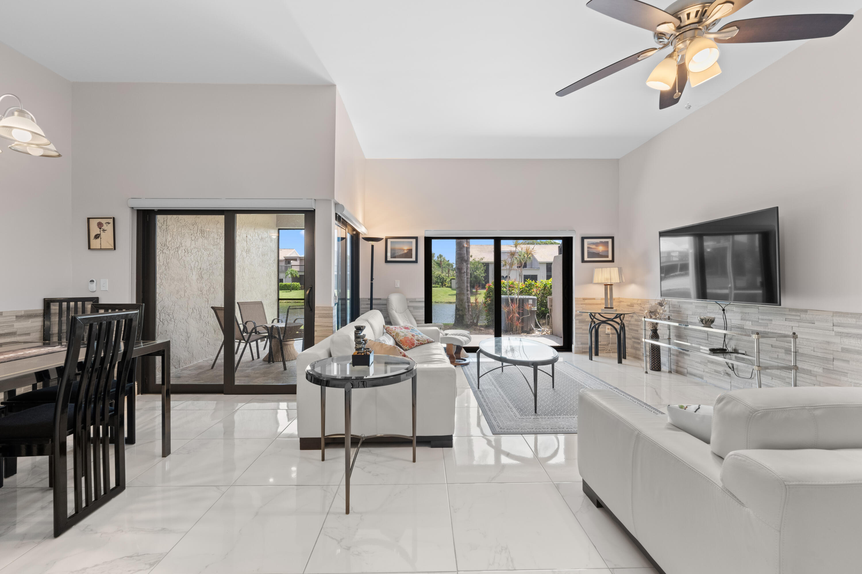 5255 Monterey Circle G, Delray Beach, Palm Beach County, Florida - 3 Bedrooms  
2.5 Bathrooms - 