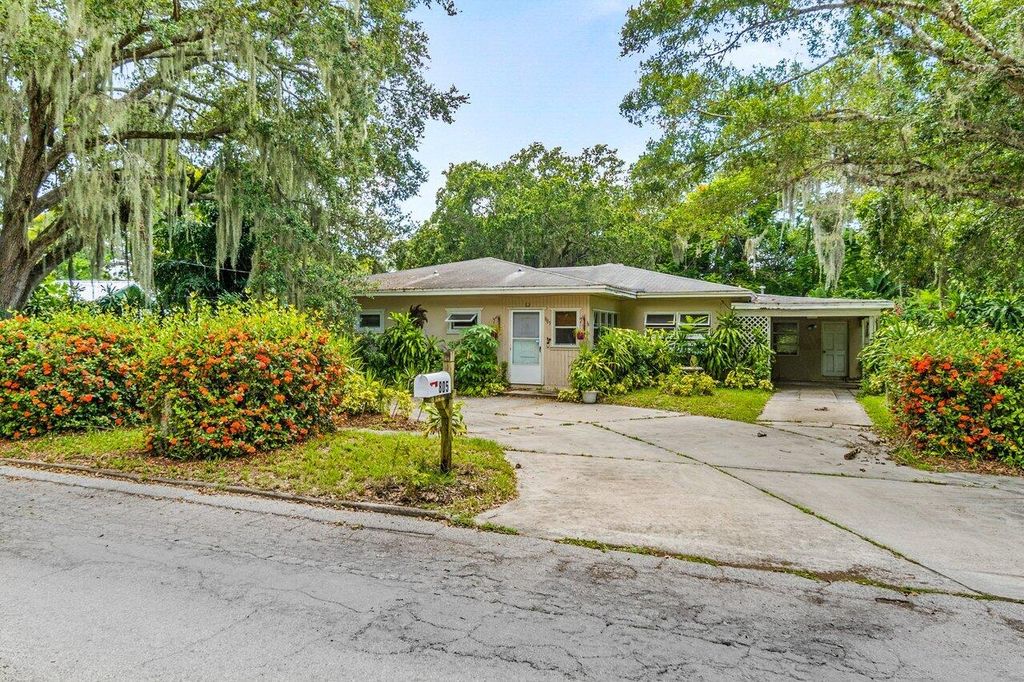 Photo of 805 S 8th Street, Fort Pierce, FL 34950 (MLS # RX-10816682)