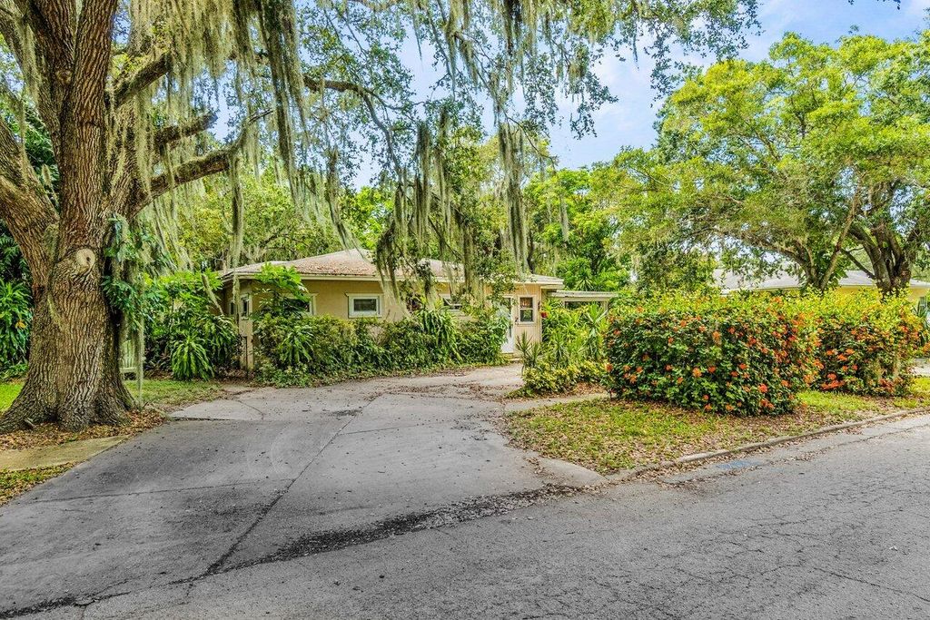 Photo of 805 S 8th Street, Fort Pierce, FL 34950 (MLS # RX-10816682)