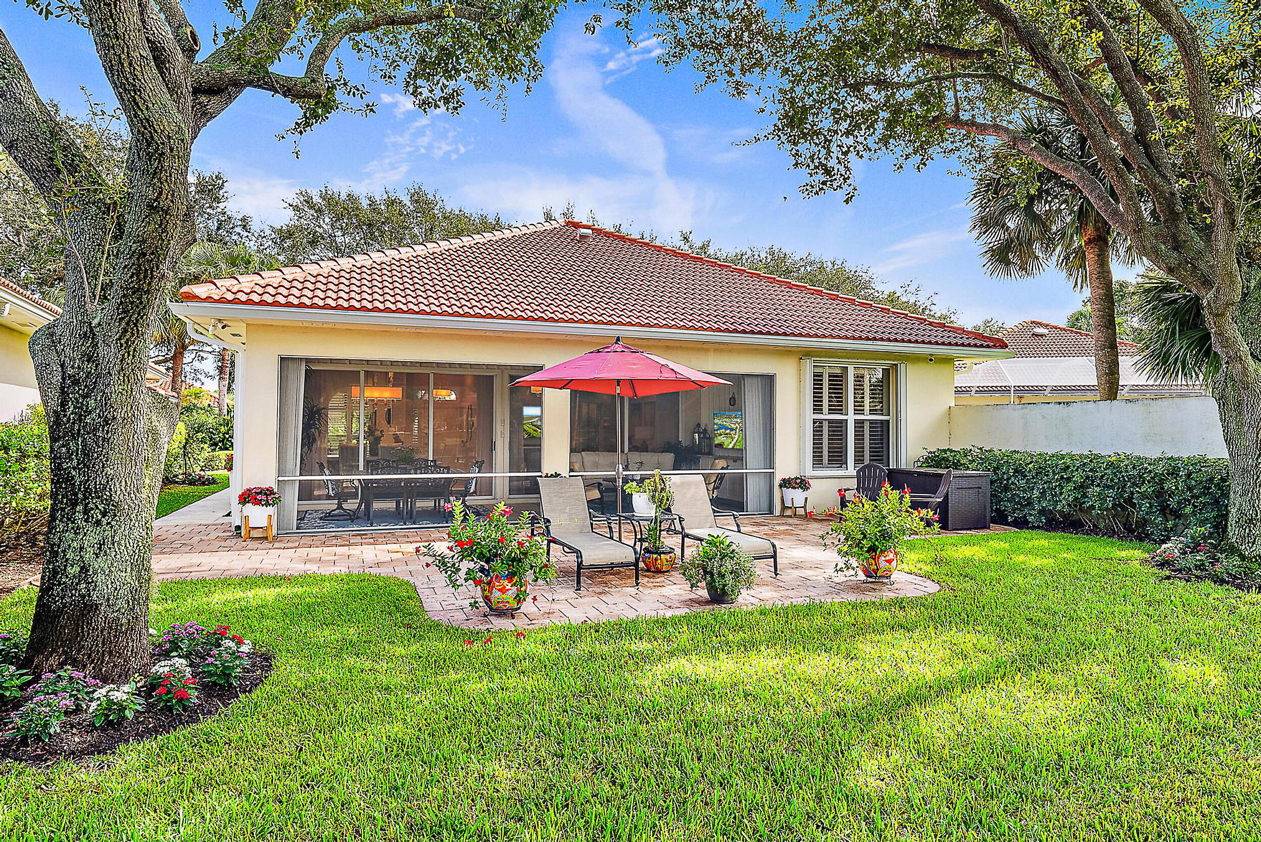 241 E Tall Oaks Circle, Palm Beach Gardens, Palm Beach County, Florida - 3 Bedrooms  
2 Bathrooms - 