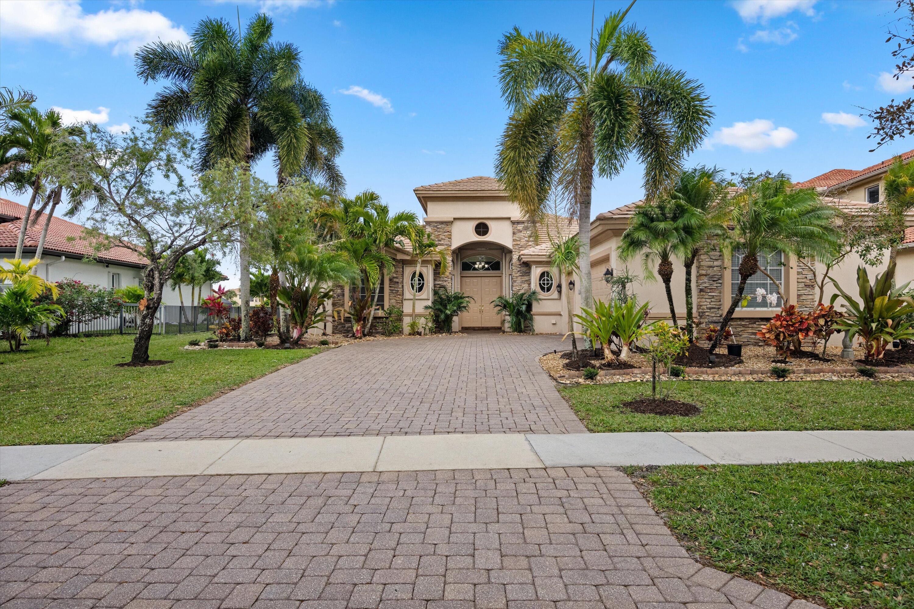 Property for Sale at 784 Montclaire Court, Royal Palm Beach, Palm Beach County, Florida - Bedrooms: 4 
Bathrooms: 3.5  - $899,000