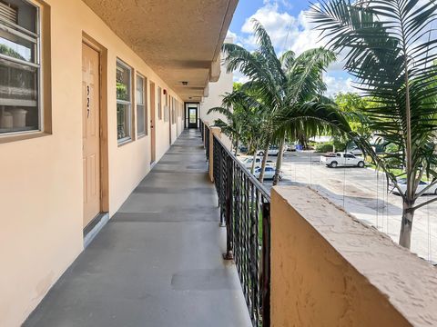 Tiny photo for 2145 Pierce Street #326, Hollywood, FL 33020 (MLS # RX-11126699)