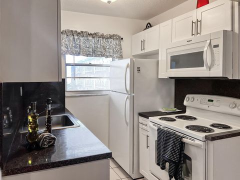 Tiny photo for 2145 Pierce Street #326, Hollywood, FL 33020 (MLS # RX-11126699)