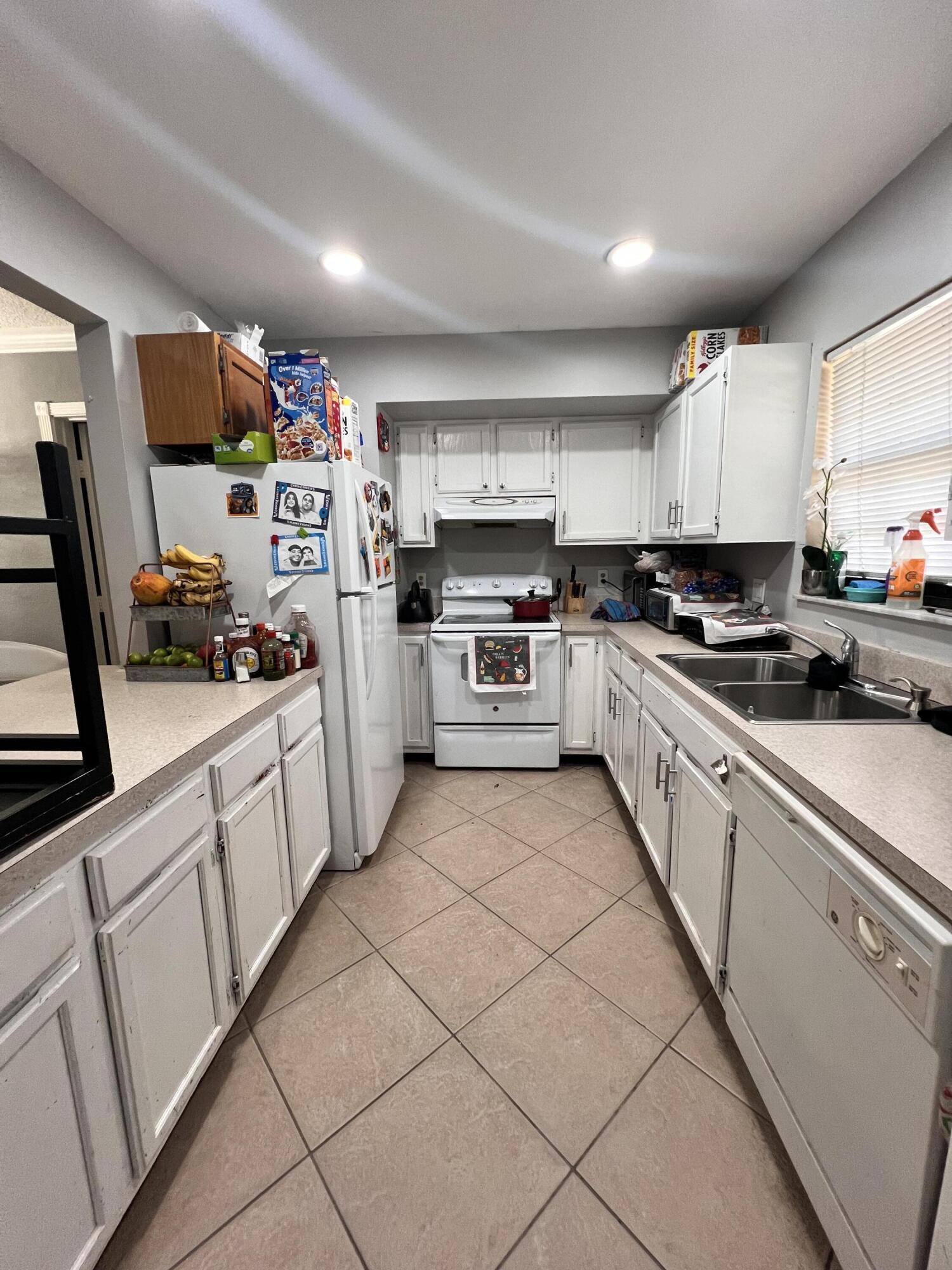 Property for Sale at 2259 Linton Ridge Circle G11, Delray Beach, Palm Beach County, Florida - Bedrooms: 2 
Bathrooms: 2  - $175,000