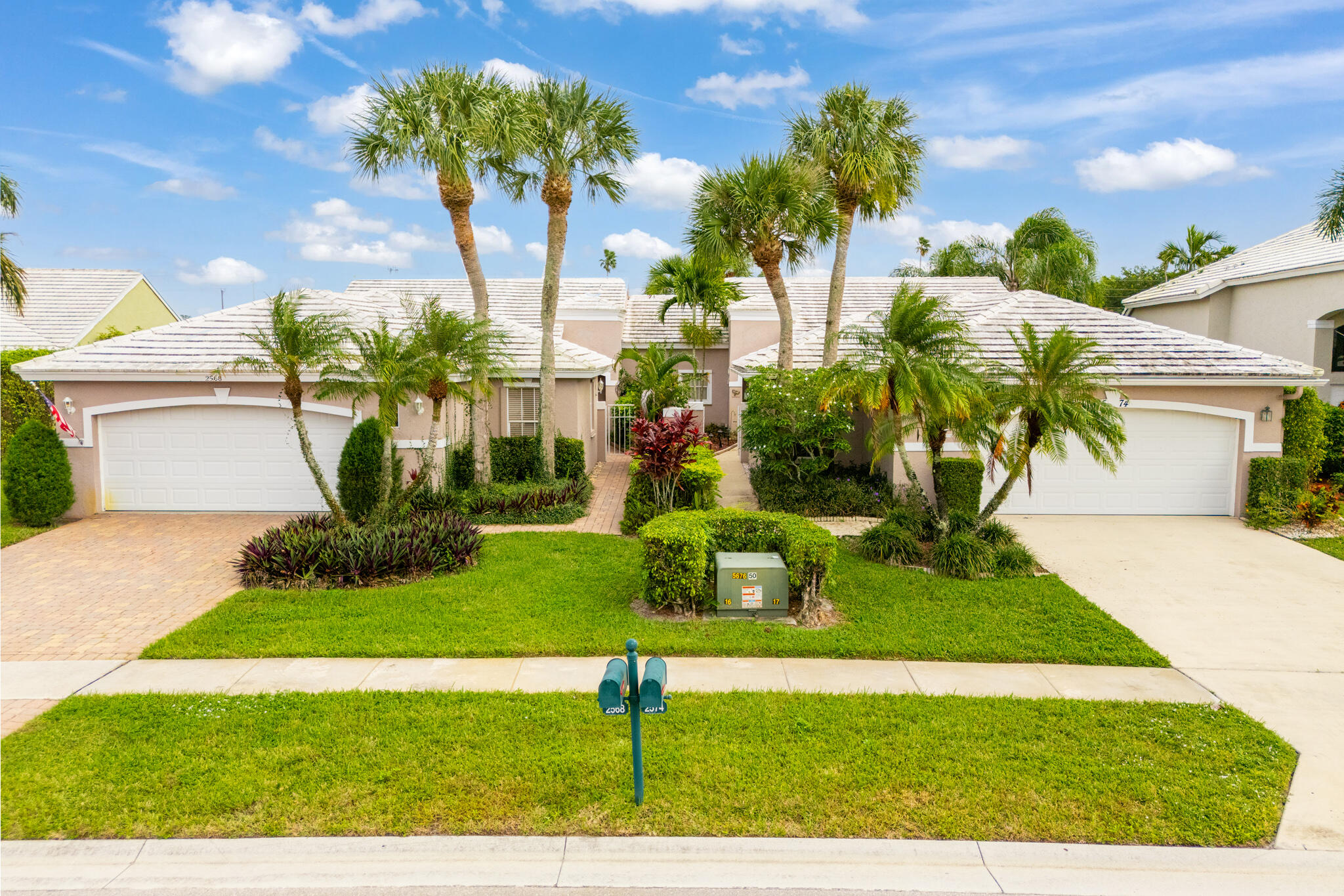 2568 Country Golf Drive, Wellington, Palm Beach County, Florida - 3 Bedrooms  
2 Bathrooms - 