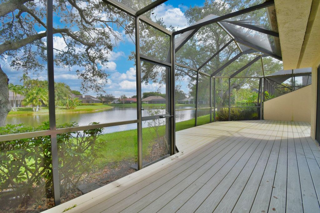 Photo of 15 Tournament Boulevard, Palm Beach Gardens, FL 33418 (MLS # RX-10909944)