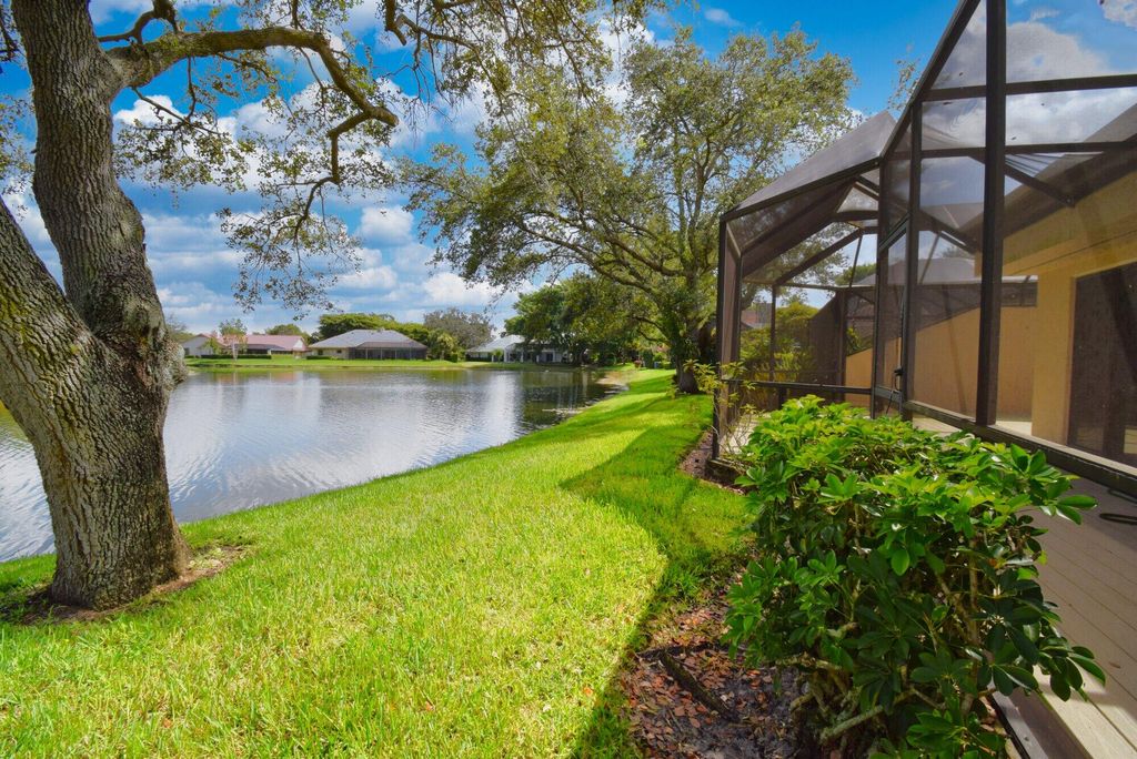 Photo of 15 Tournament Boulevard, Palm Beach Gardens, FL 33418 (MLS # RX-10909944)