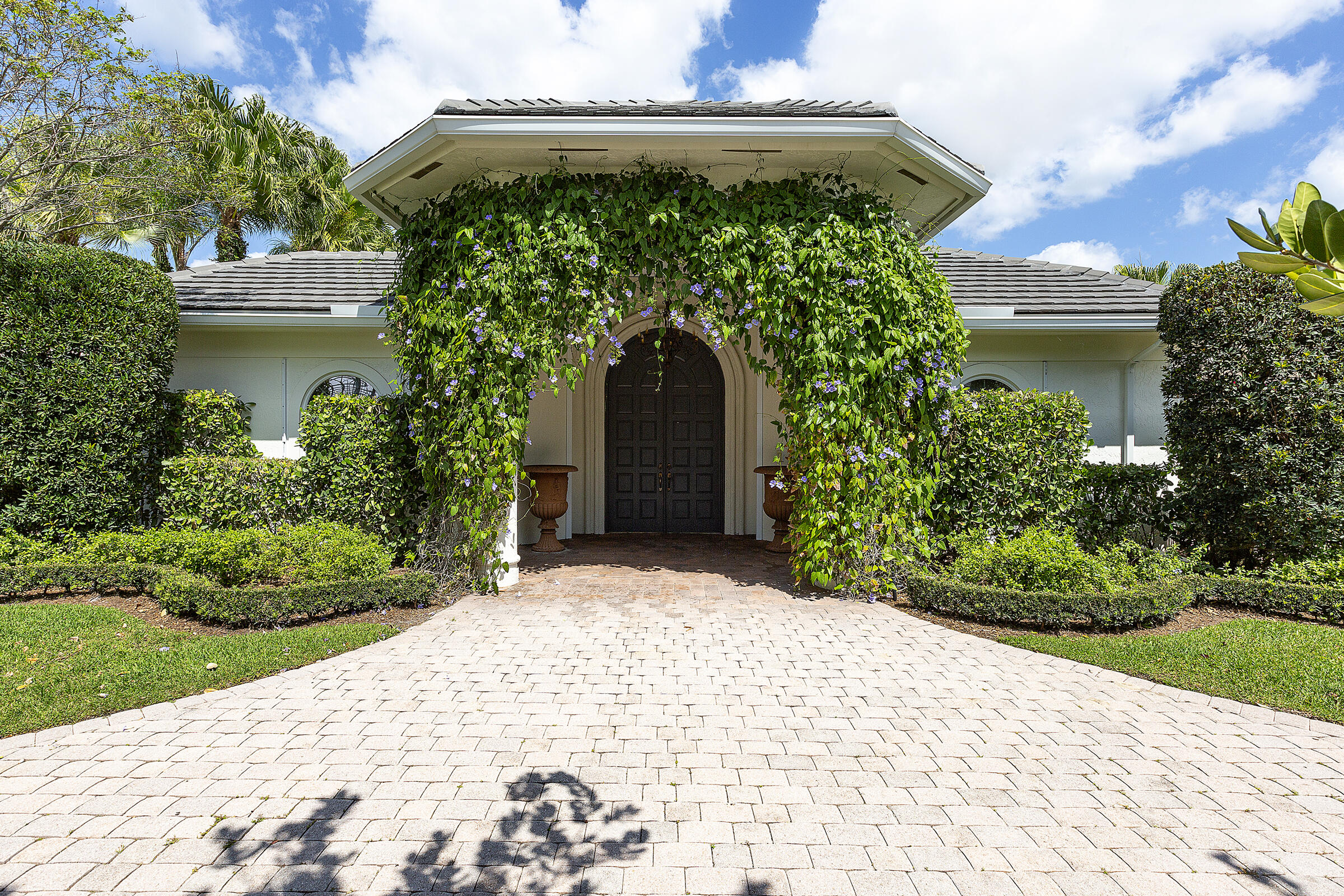 Property for Sale at 11223 Isle Brook Court, Wellington, Palm Beach County, Florida - Bedrooms: 4 
Bathrooms: 4.5  - $2,995,000