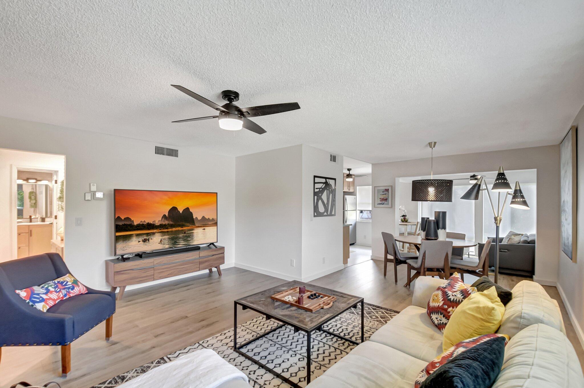 23 Colonial Club Drive 204, Boynton Beach, Palm Beach County, Florida - 1 Bedrooms  
1.5 Bathrooms - 
