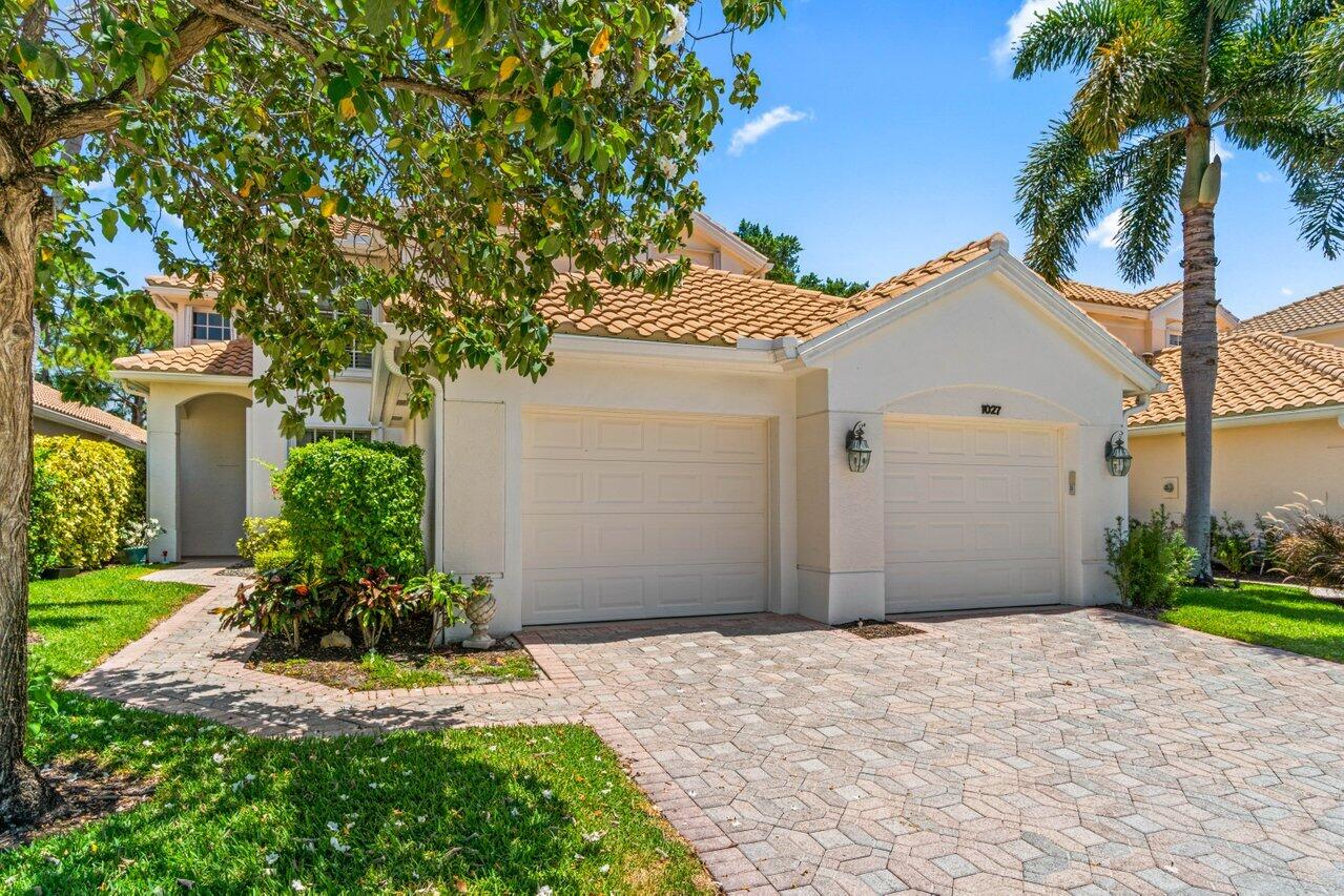 Property for Sale at 1027 Diamond Head Way, Palm Beach Gardens, Palm Beach County, Florida - Bedrooms: 4 
Bathrooms: 4.5  - $1,395,000