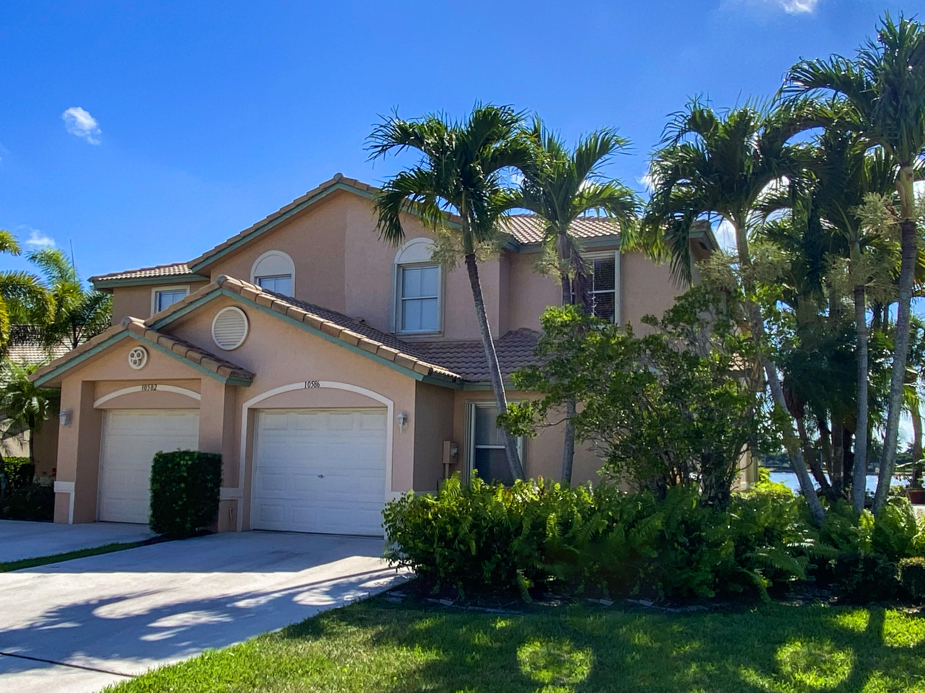 10586 Pelican Drive, Wellington, Palm Beach County, Florida - 3 Bedrooms  
2.5 Bathrooms - 