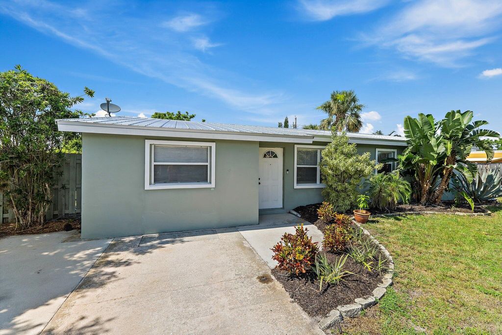 Photo of 1157 NW 14th Terrace, Stuart, FL 34994 (MLS # RX-11101301)