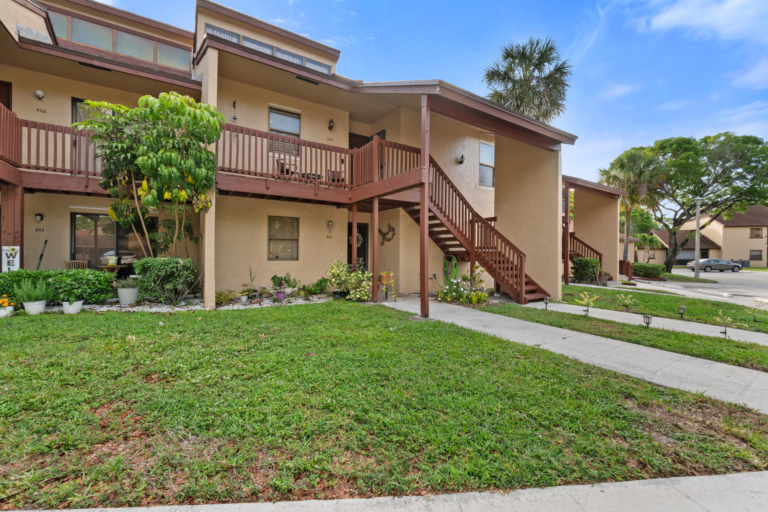 804 Lakeview Circle, Royal Palm Beach, Palm Beach County, Florida - 2 Bedrooms  
2 Bathrooms - 