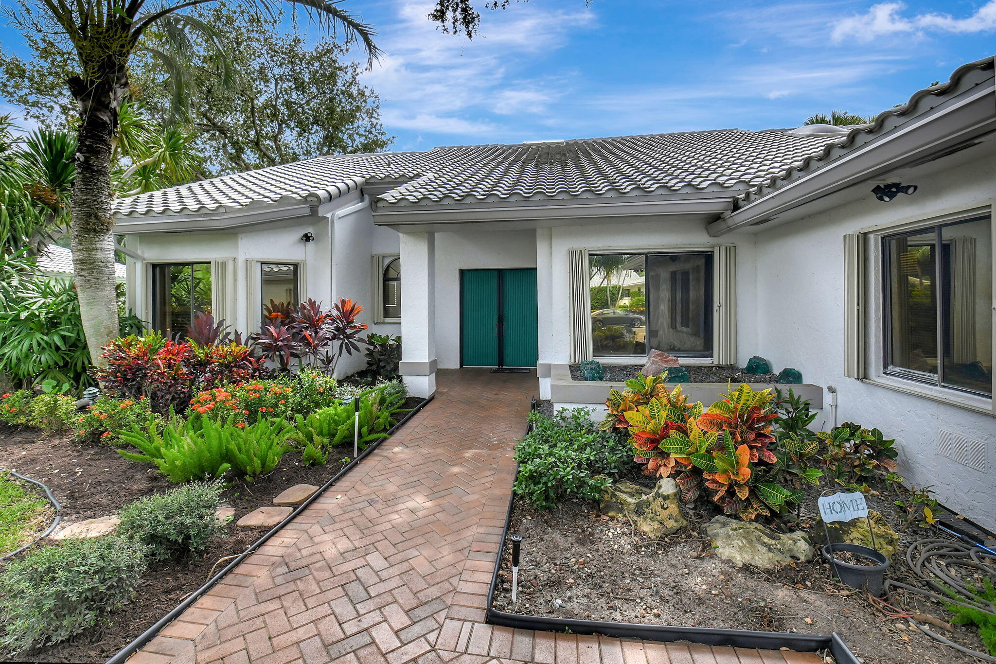 31 Hampshire Lane, Boynton Beach, Palm Beach County, Florida - 3 Bedrooms  
3.5 Bathrooms - 