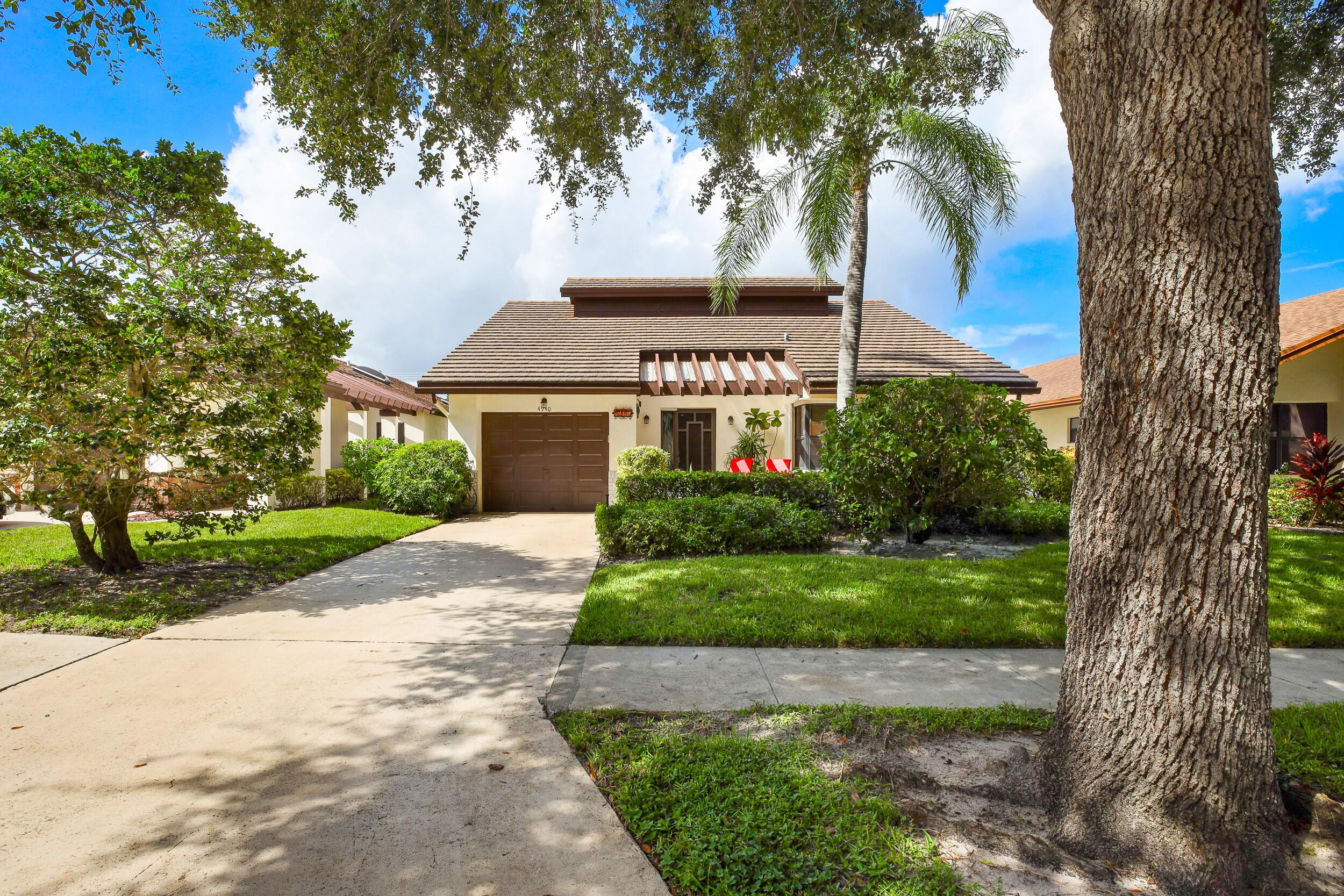 Property for Sale at 4940 Boxwood Circle, Boynton Beach, Palm Beach County, Florida - Bedrooms: 2 
Bathrooms: 2  - $390,000
