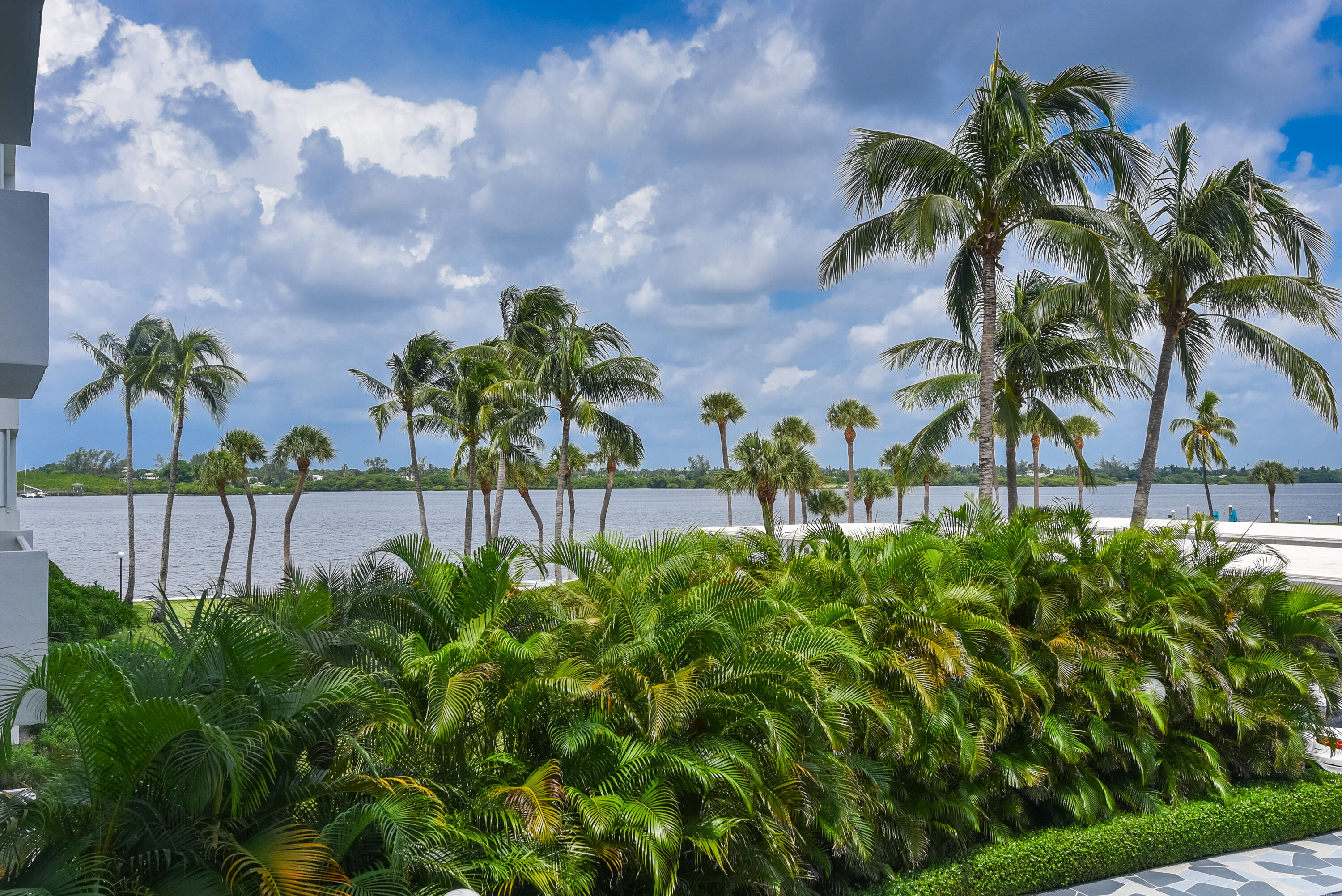 2860 S Ocean Boulevard 202, Palm Beach, Palm Beach County, Florida - 1 Bedrooms  
1.5 Bathrooms - 