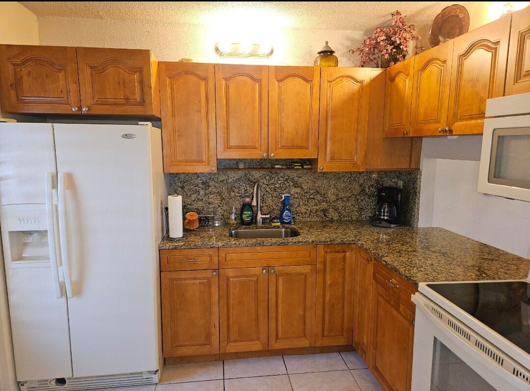 Property for Sale at 2581 N Garden 202 Drive 202, Lake Worth, Palm Beach County, Florida - Bedrooms: 2 
Bathrooms: 2  - $95,000