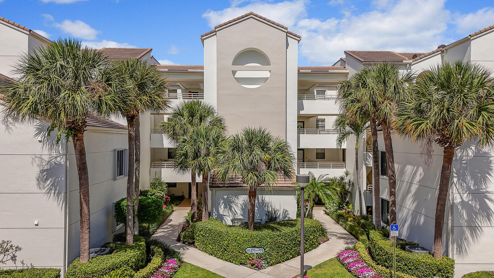 Property for Sale at 821 Oak Harbour Drive, Juno Beach, Palm Beach County, Florida - Bedrooms: 3 
Bathrooms: 3  - $735,000