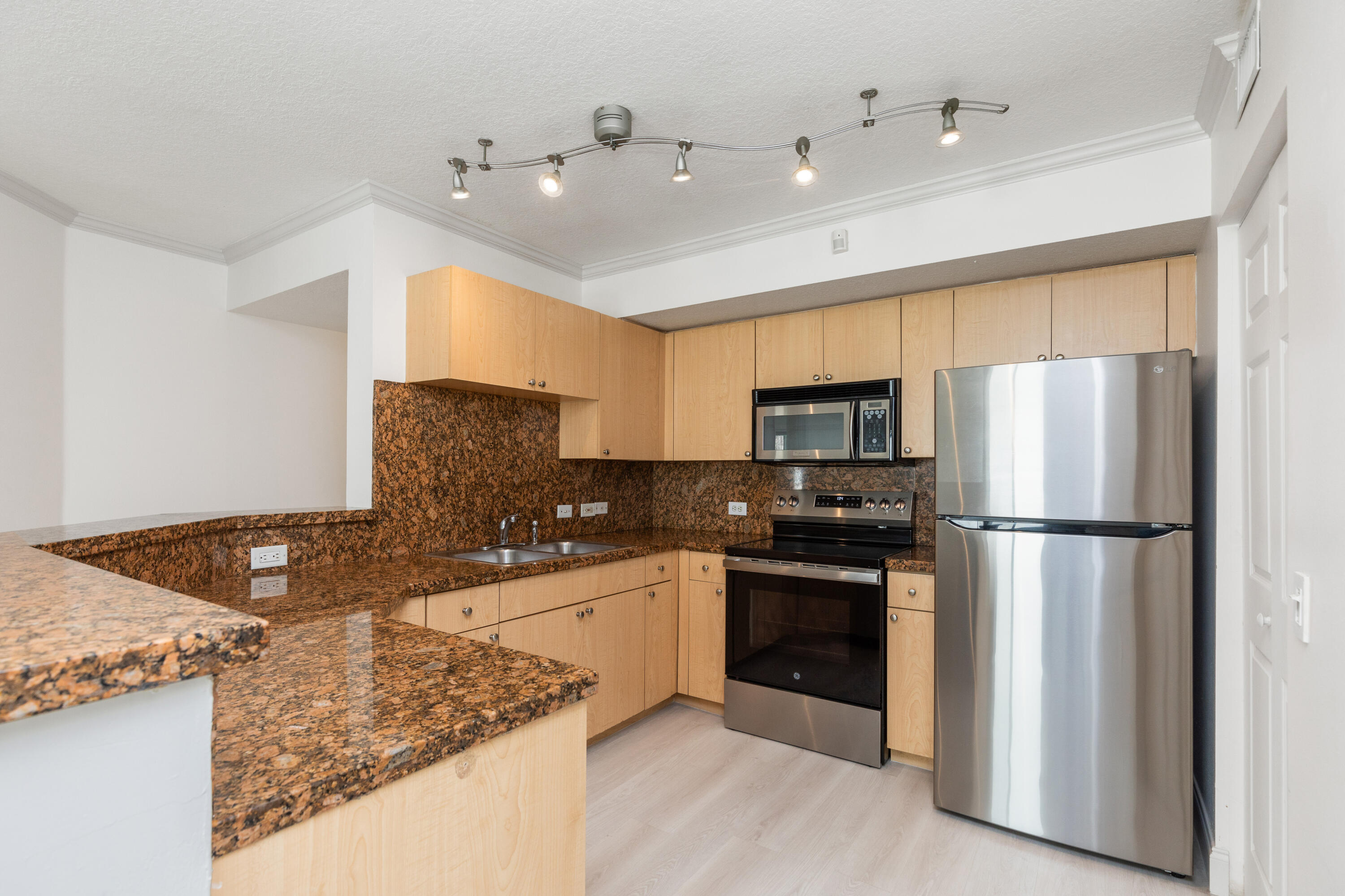 Property for Sale at 810 Villa Circle, Boynton Beach, Palm Beach County, Florida - Bedrooms: 3 
Bathrooms: 2  - $330,000