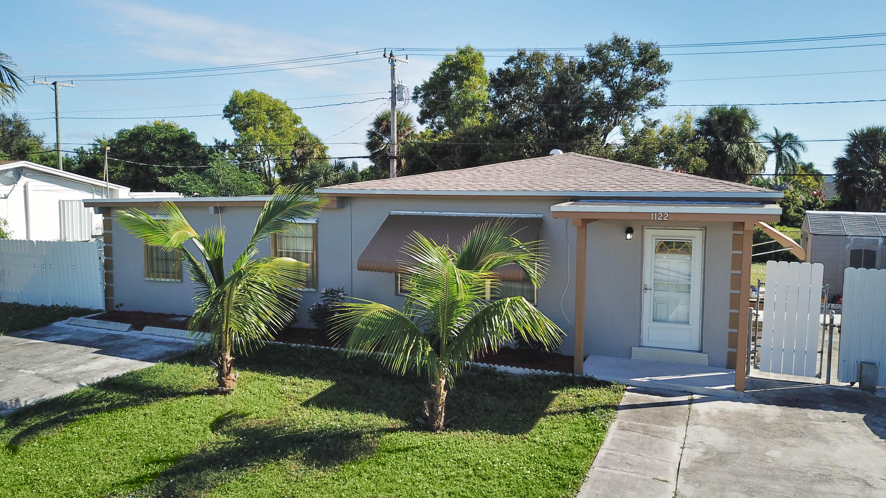 1122 S 14th Street, Lantana, Palm Beach County, Florida - 4 Bedrooms  
2 Bathrooms - 