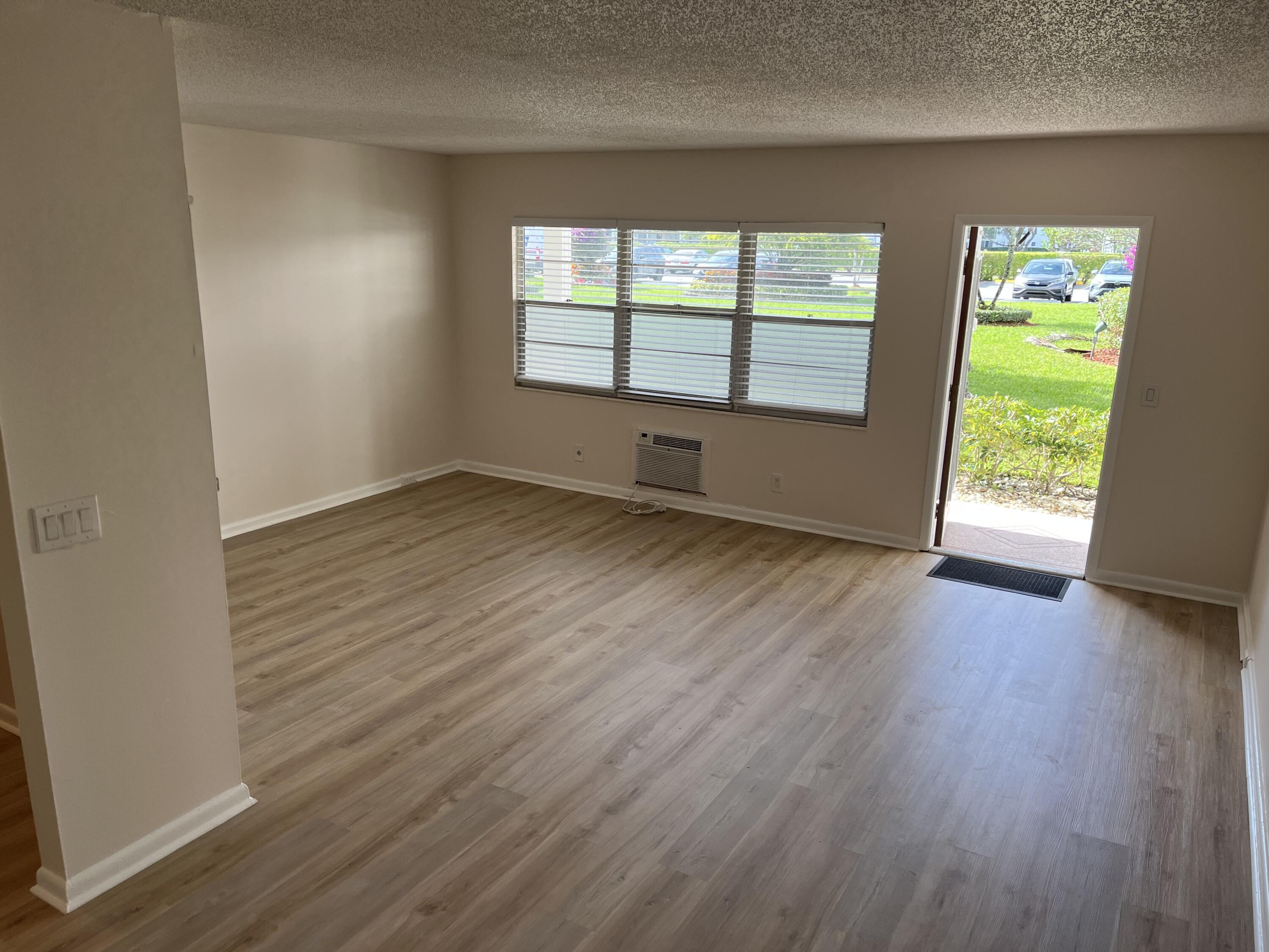 300 Fanshaw H 300 Fansha, Boca Raton, Palm Beach County, Florida - 1 Bedrooms  
1.5 Bathrooms - 