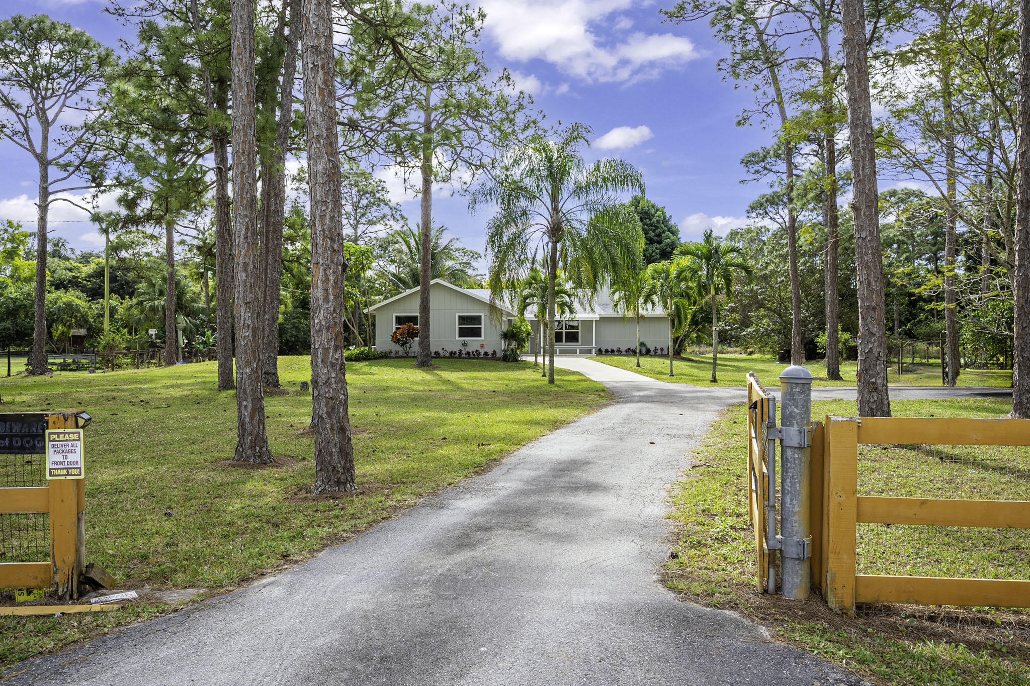 11854 46th Place, The Acreage, Palm Beach County, Florida - 3 Bedrooms  
2 Bathrooms - 