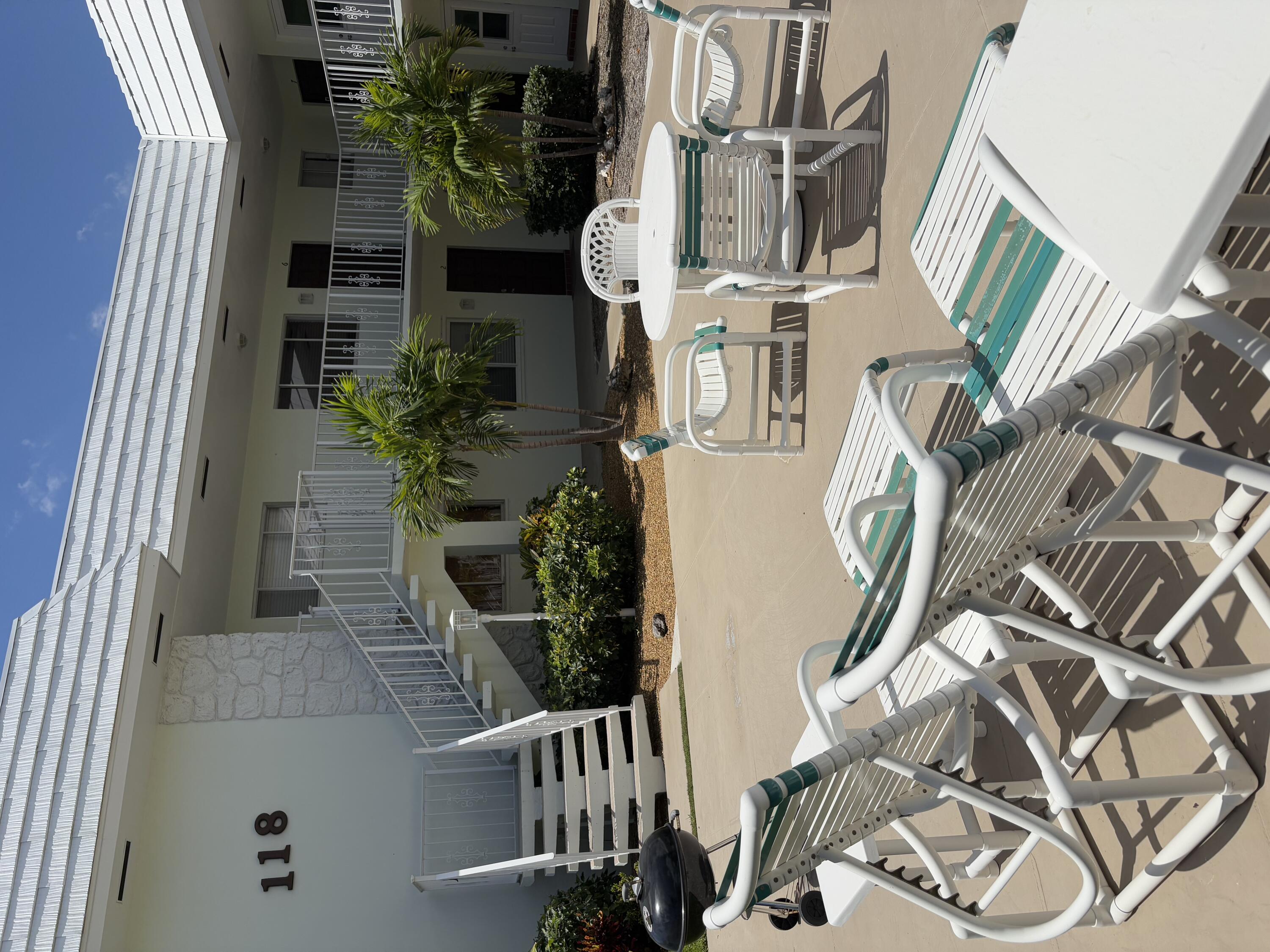 118 Yacht Club Drive 2, North Palm Beach, Miami-Dade County, Florida - 2 Bedrooms  
1.5 Bathrooms - 