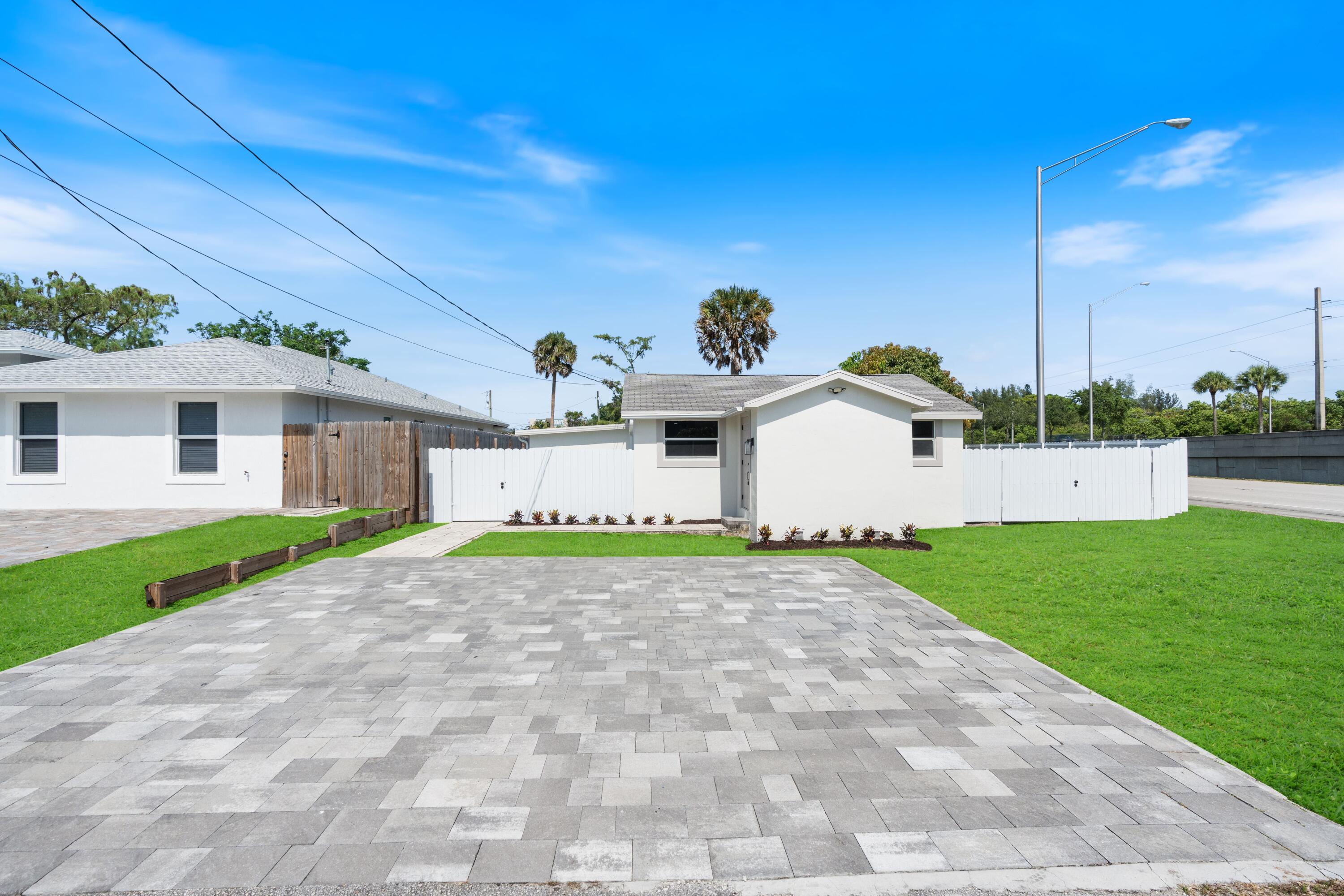 88 3rd Street, West Palm Beach, Palm Beach County, Florida - 4 Bedrooms  
2 Bathrooms - 
