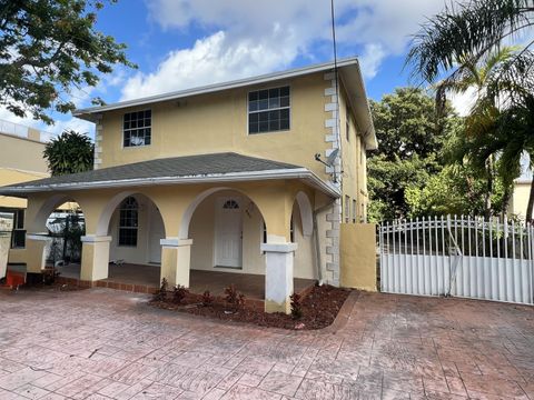 Photo of 423 SW 7th Street, Miami, FL 33130 (MLS # RX-11129281)