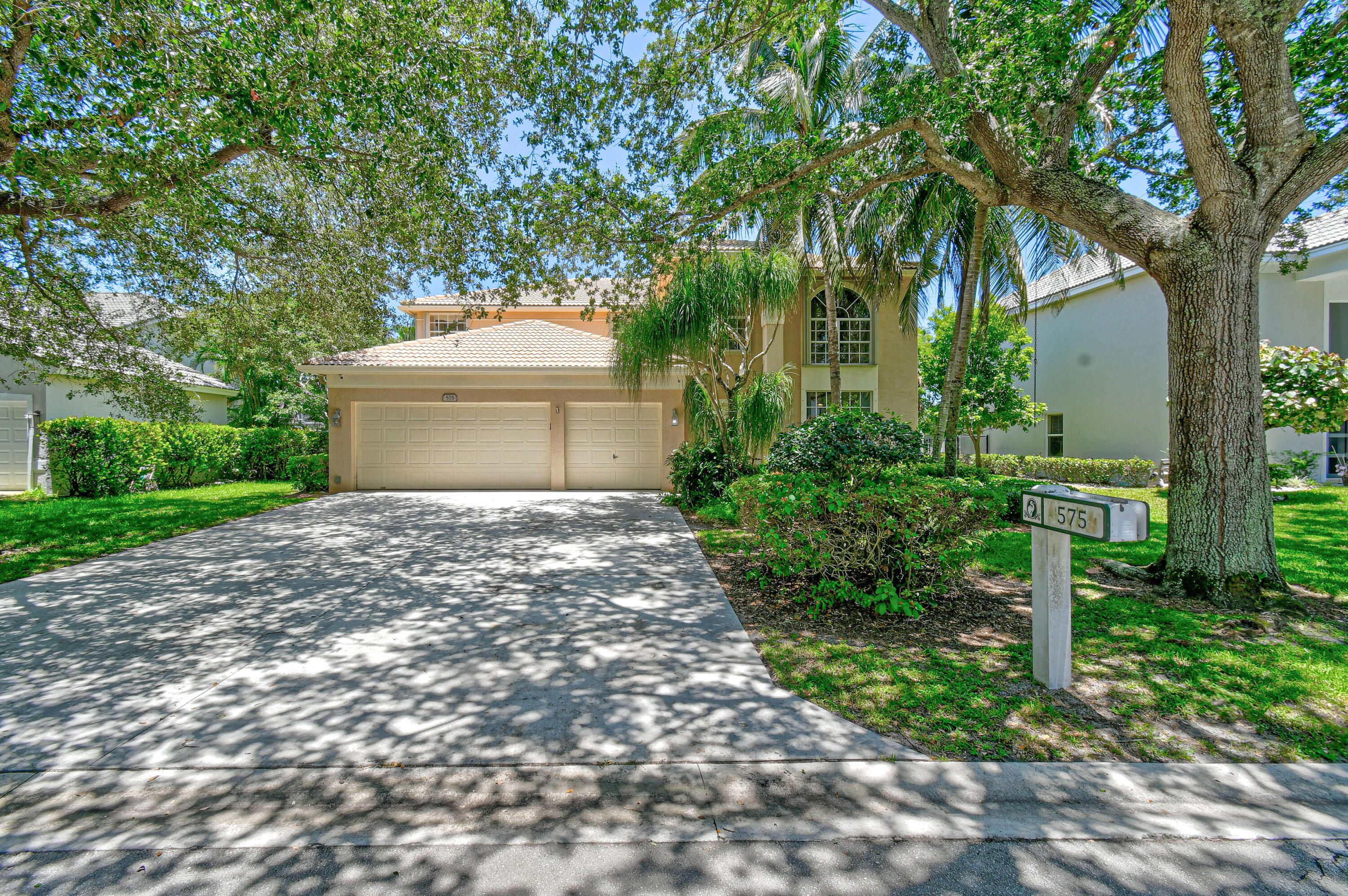 575 Scrubjay Lane, Jupiter, Palm Beach County, Florida - 4 Bedrooms  
3.5 Bathrooms - 
