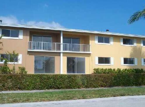 1505 Crescent Circle A6, Lake Park, Palm Beach County, Florida - 2 Bedrooms  
1.5 Bathrooms - 