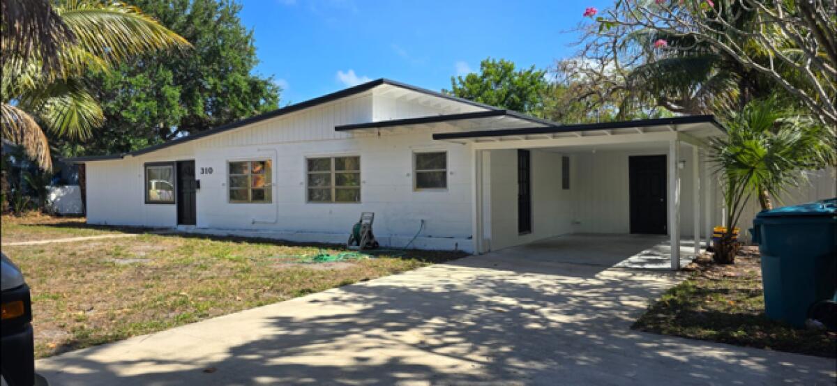 Property for Sale at 310 Sw 1st Avenue, Boynton Beach, Palm Beach County, Florida - Bedrooms: 3 
Bathrooms: 2  - $509,000