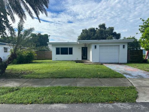 Tiny photo for 1954 Thomas Street, Hollywood, FL 33020 (MLS # RX-11126985)