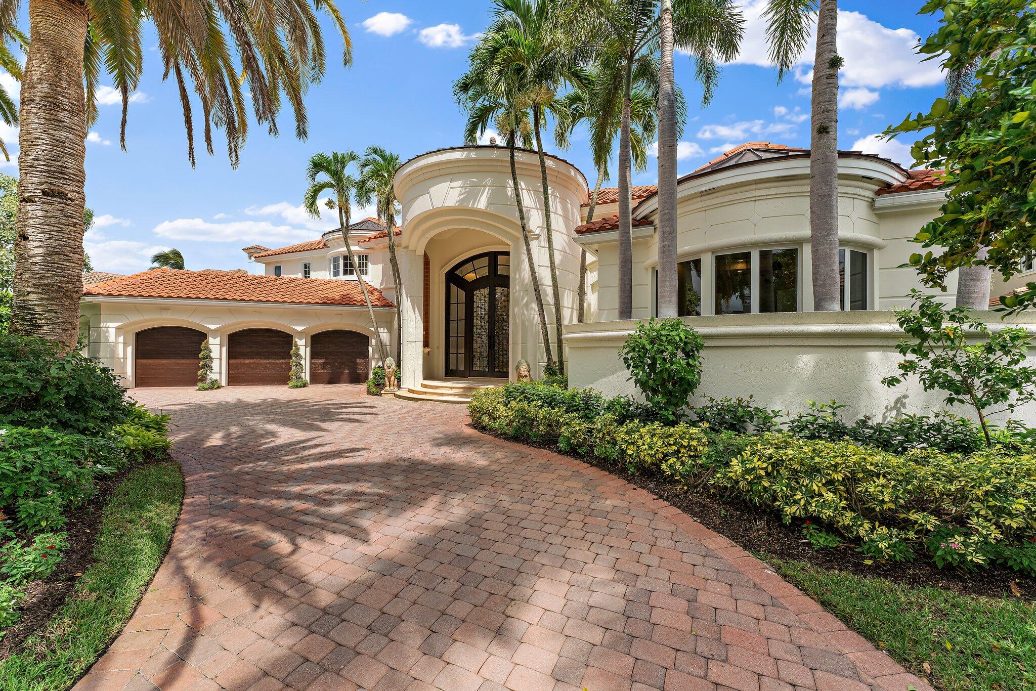 42 Saint Thomas Drive, Palm Beach Gardens, Palm Beach County, Florida - 5 Bedrooms  
7.5 Bathrooms - 