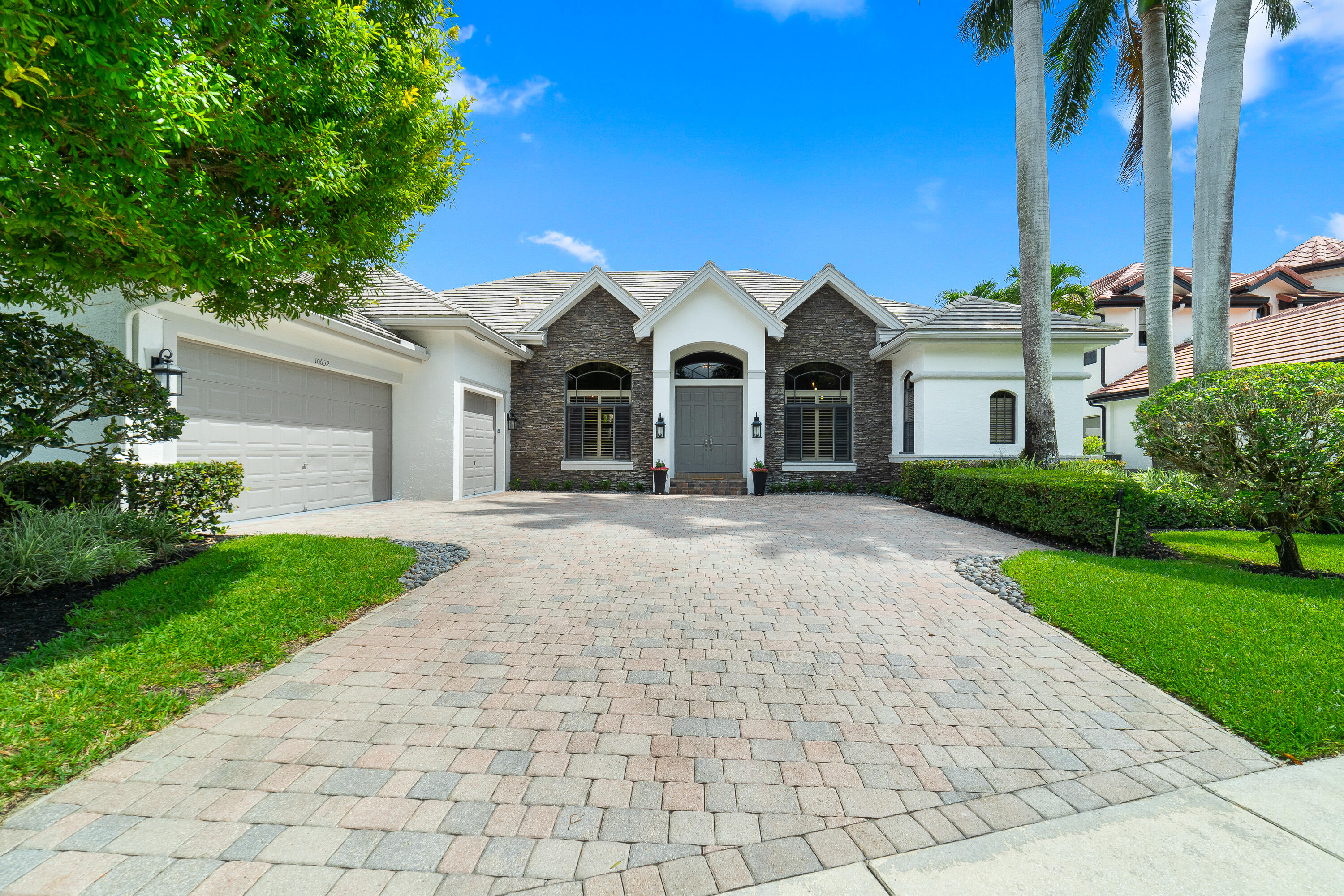 Property for Sale at 10652 Versailles Boulevard, Wellington, Palm Beach County, Florida - Bedrooms: 4 
Bathrooms: 3.5  - $1,149,000