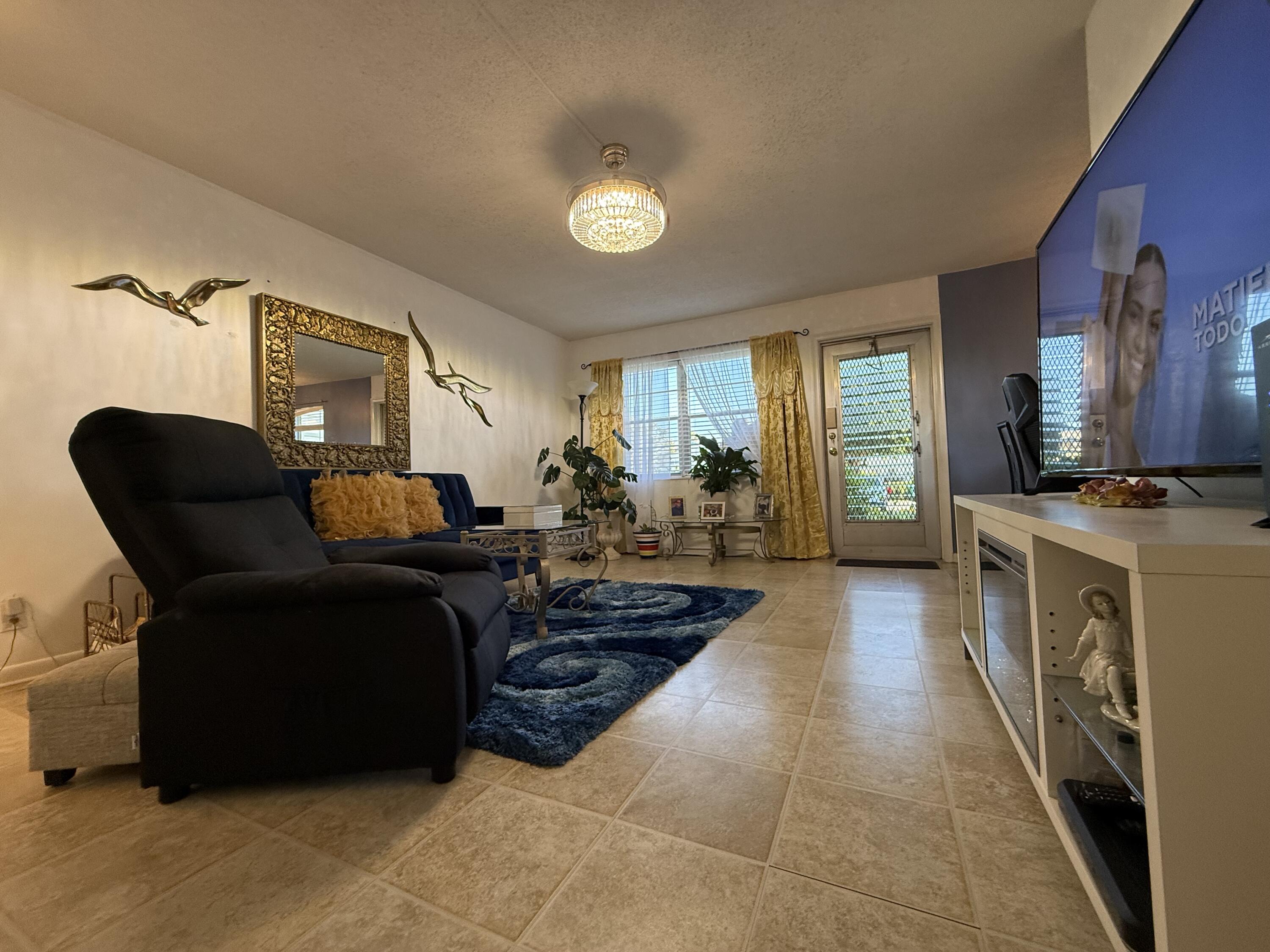81 Camden D, West Palm Beach, Palm Beach County, Florida - 2 Bedrooms  
1.5 Bathrooms - 