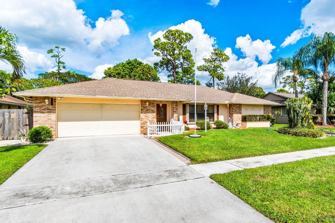 13775 Exotica Lane, Wellington, Palm Beach County, Florida - 4 Bedrooms  
2 Bathrooms - 