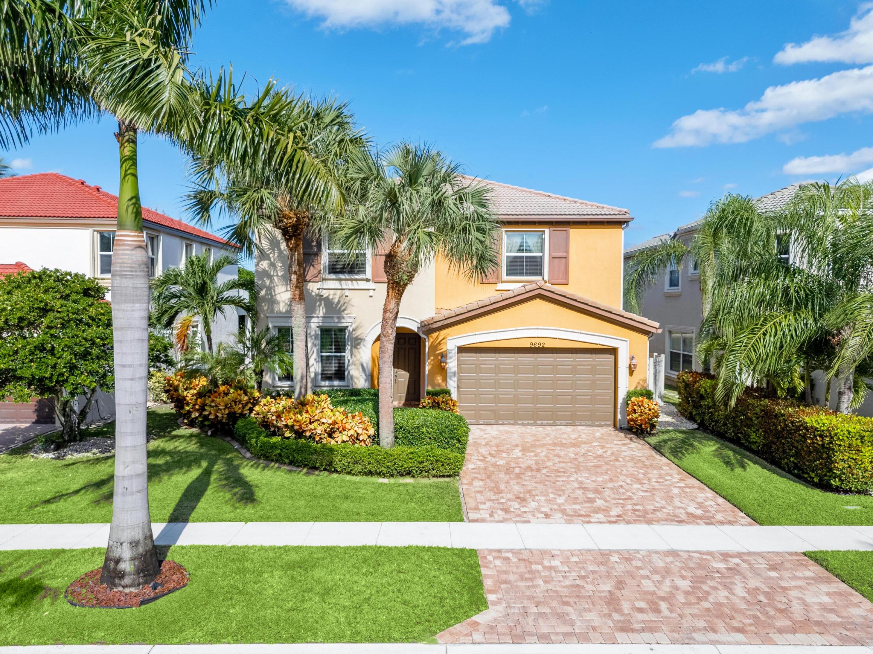 9692 Phipps Lane, Wellington, Palm Beach County, Florida - 5 Bedrooms  
3.5 Bathrooms - 