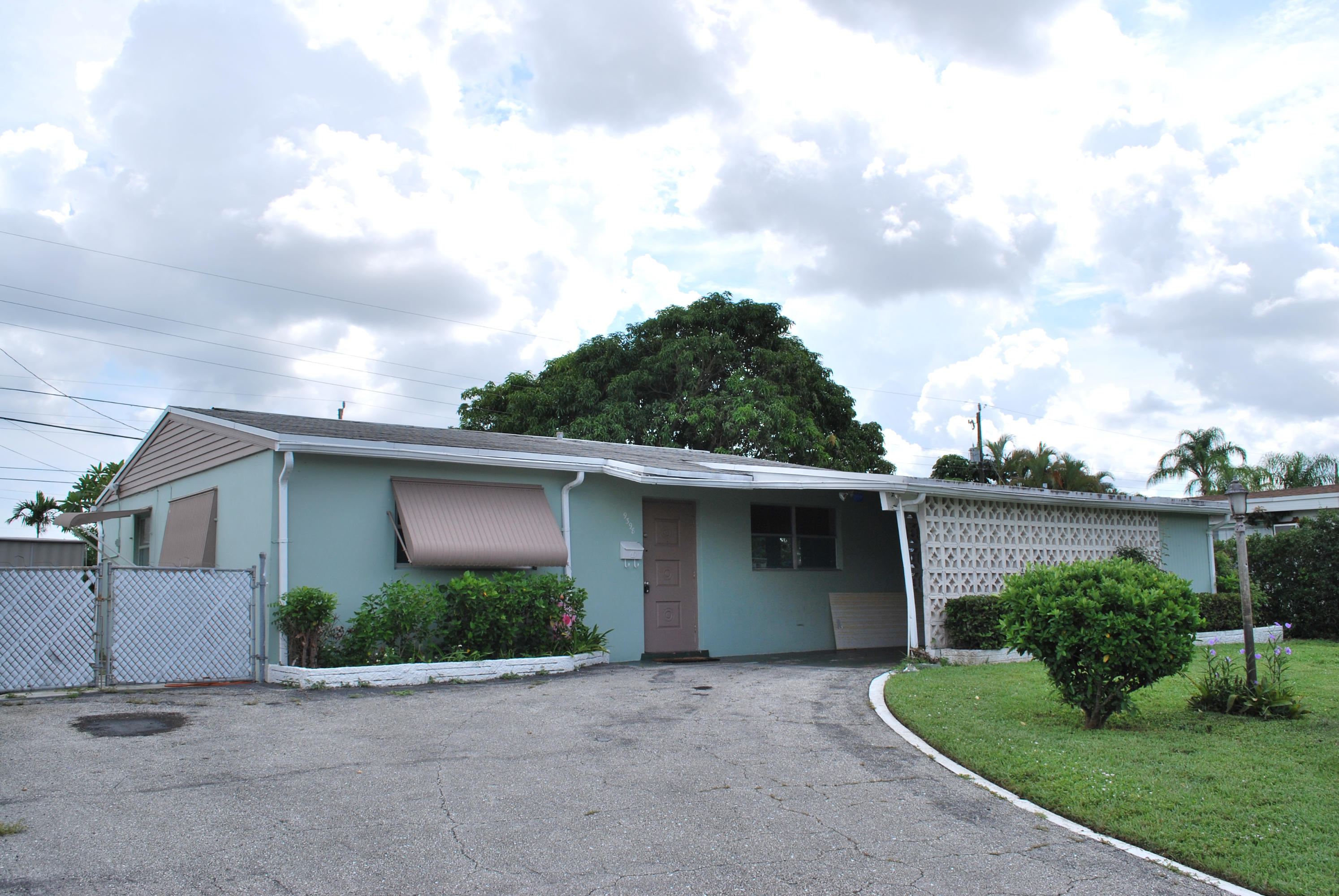 Photo 1 of 9398 Bellewood Street, Palm Beach Gardens, Florida, $189,900, Web #: 10269544